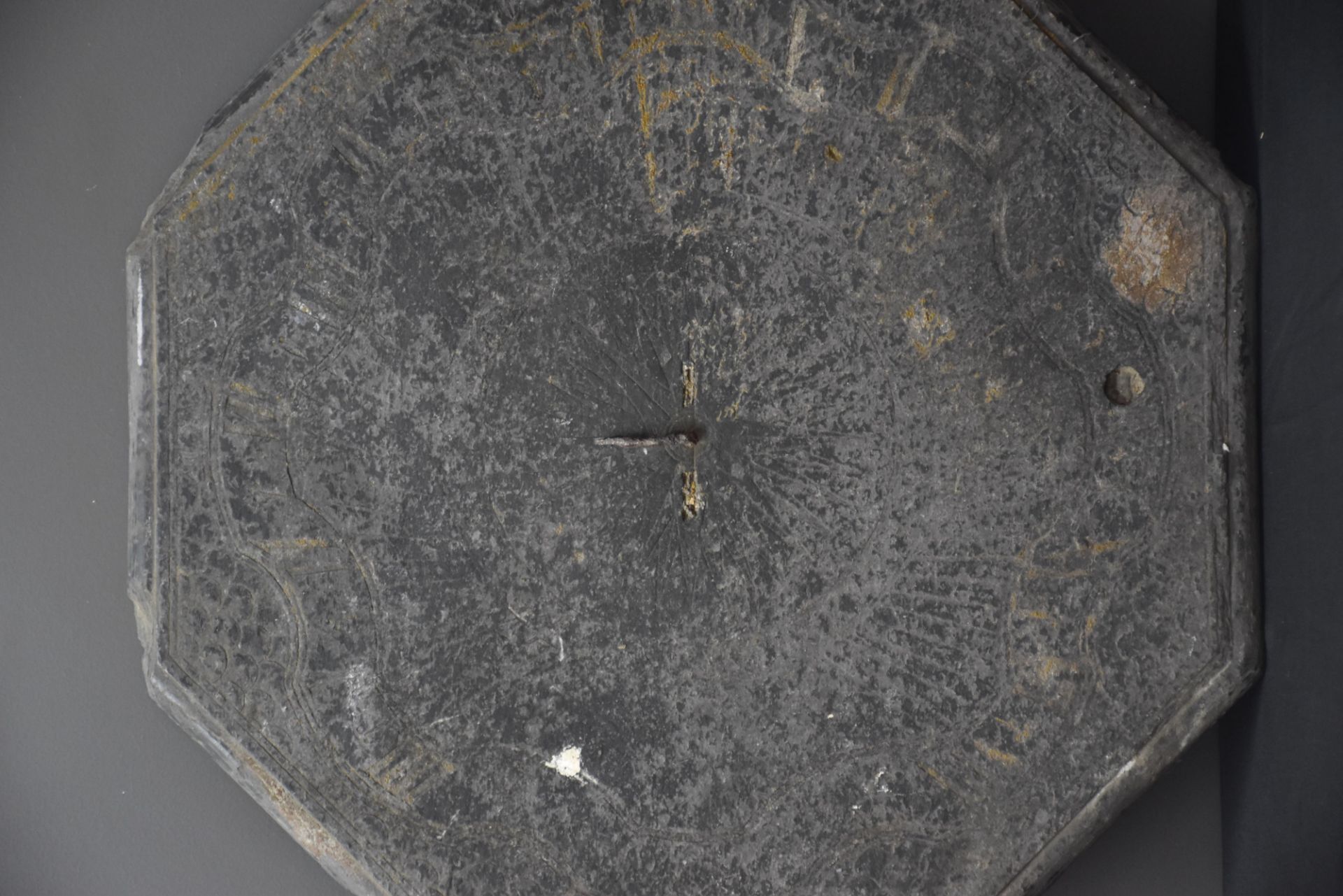 Sundial in blue stone. Period XVIII th century. (small chips, wear). Diameter : 45 cm. - Image 2 of 4