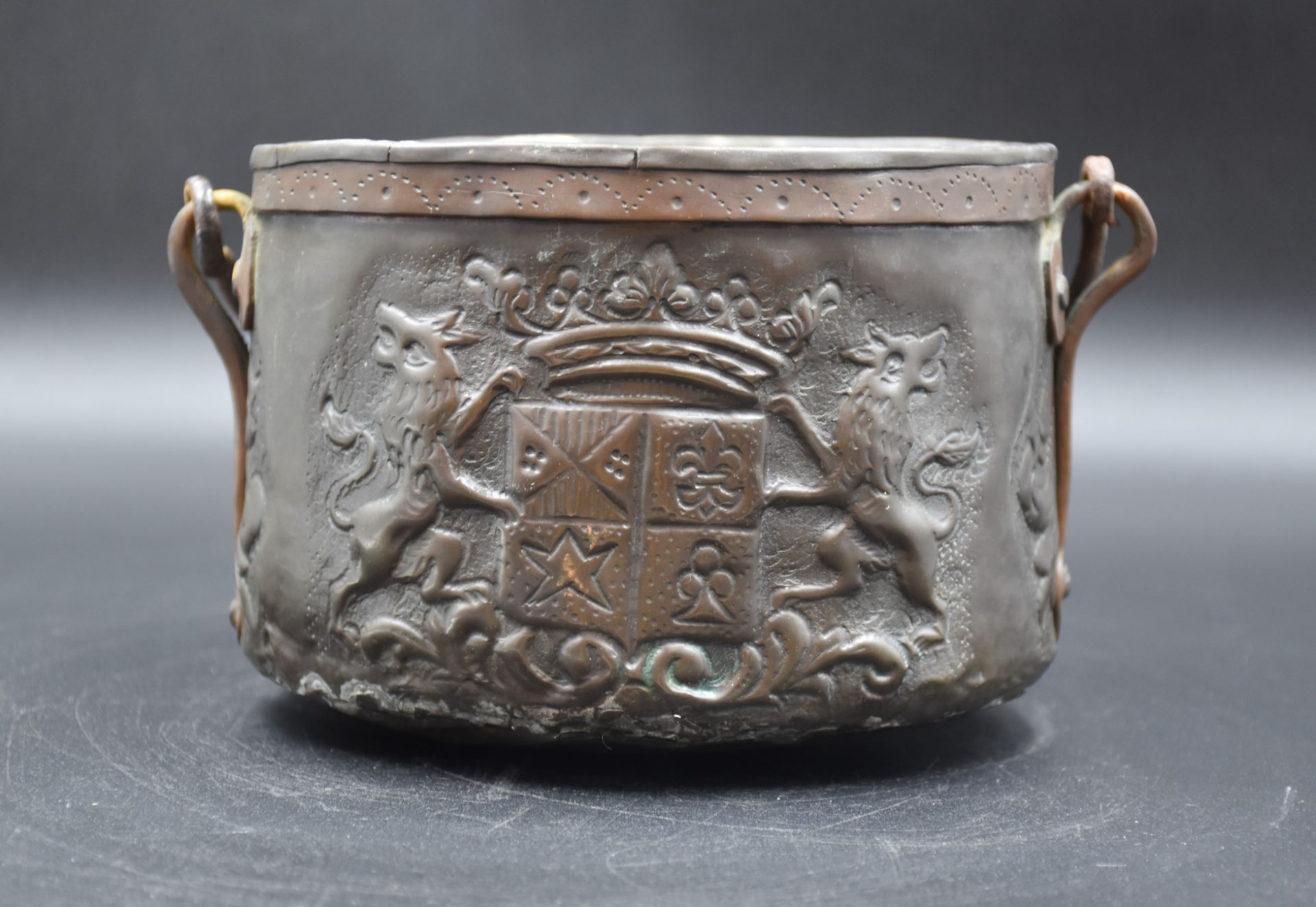 18th century copper cauldron with fleur-de-lis, coat of arms decoration and marquis crown. Height : 