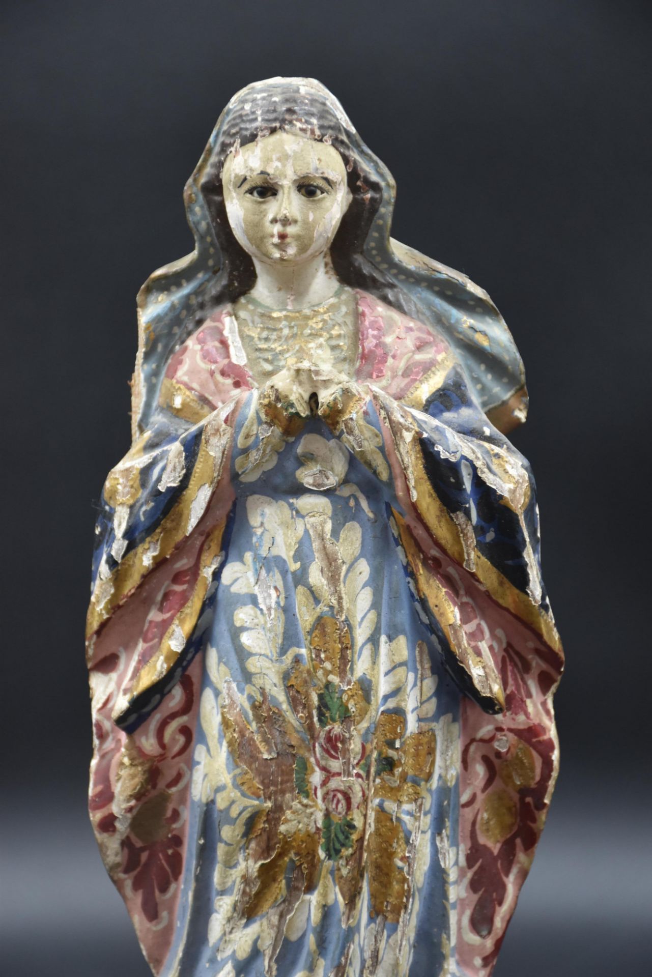 Virgin in prayer, carved and polychromed wood 18th century. Height : 30 cm. Missing fingers. - Image 2 of 5