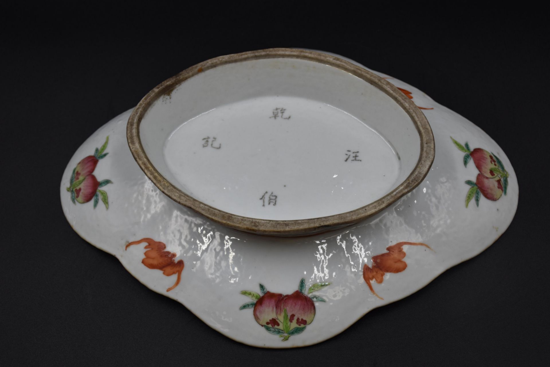 Chinese porcelain ramekin dish with animated decoration. - Bild 3 aus 3