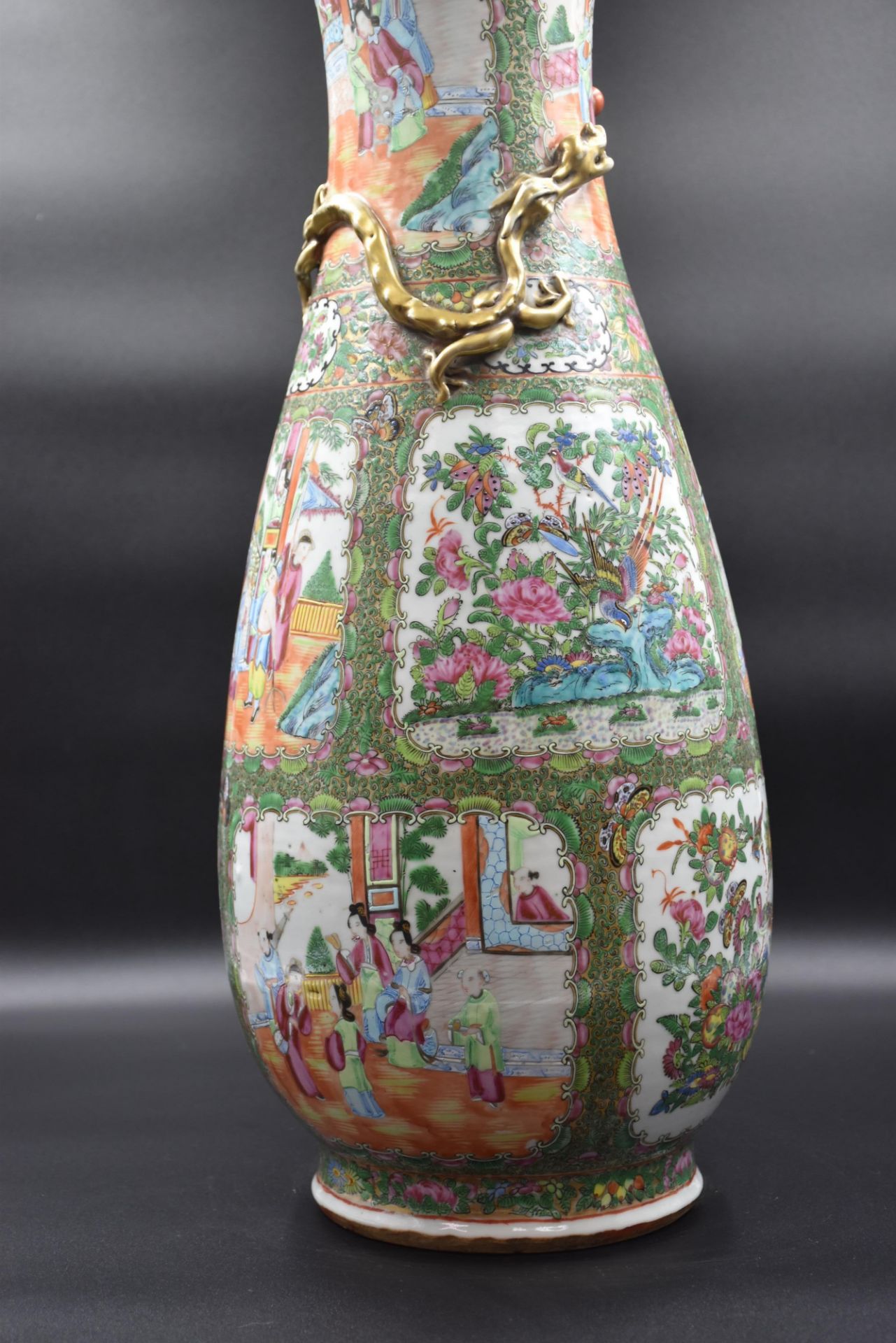 Canton porcelain vase with animated decorations in reserves. Gilded dragon in relief chasing the sac - Image 4 of 8