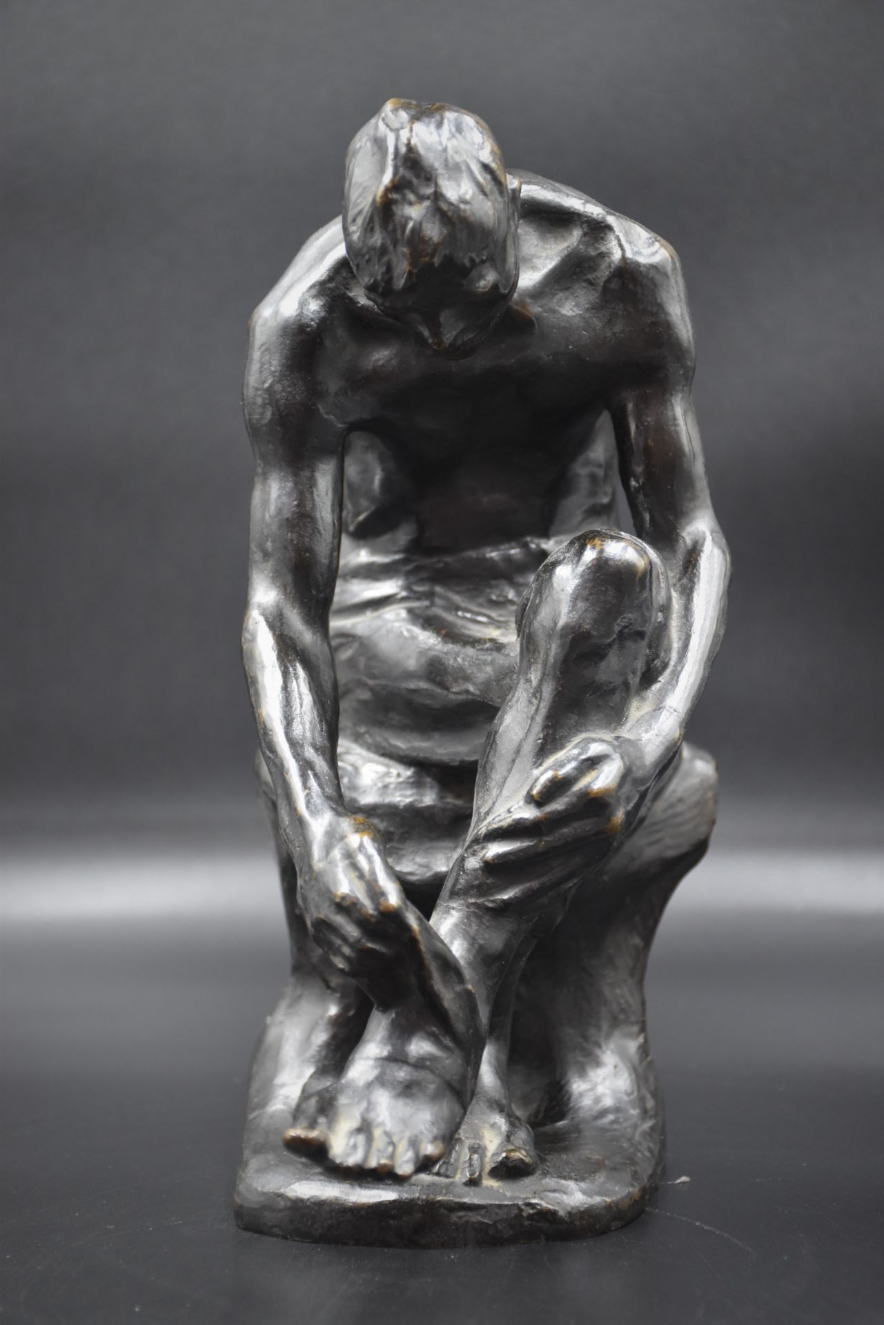 Constantin MEUNIER (1831-1905). The wounded man. Bronze with dark patina. Stamp of the founder Verbe