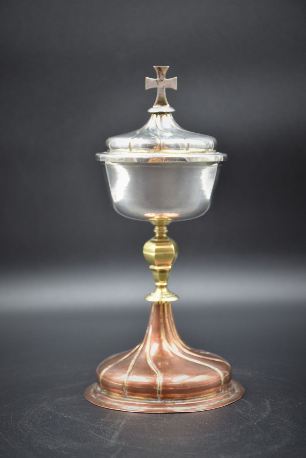 Silver, gilt and metal ciborium, Augsburg hallmarks (pine cone) and hallmark letter F dating from th