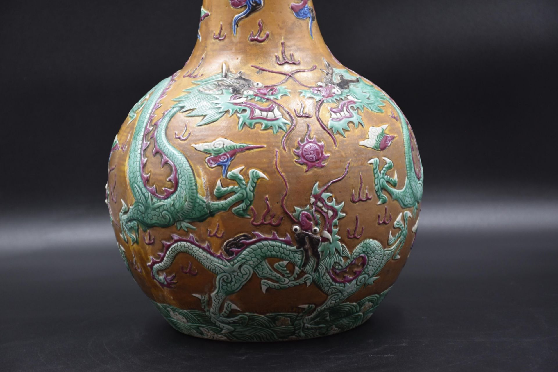 Porcelain vase of China XIX ème century with decoration of dragons in relief. (chip in the neck). He - Image 3 of 6