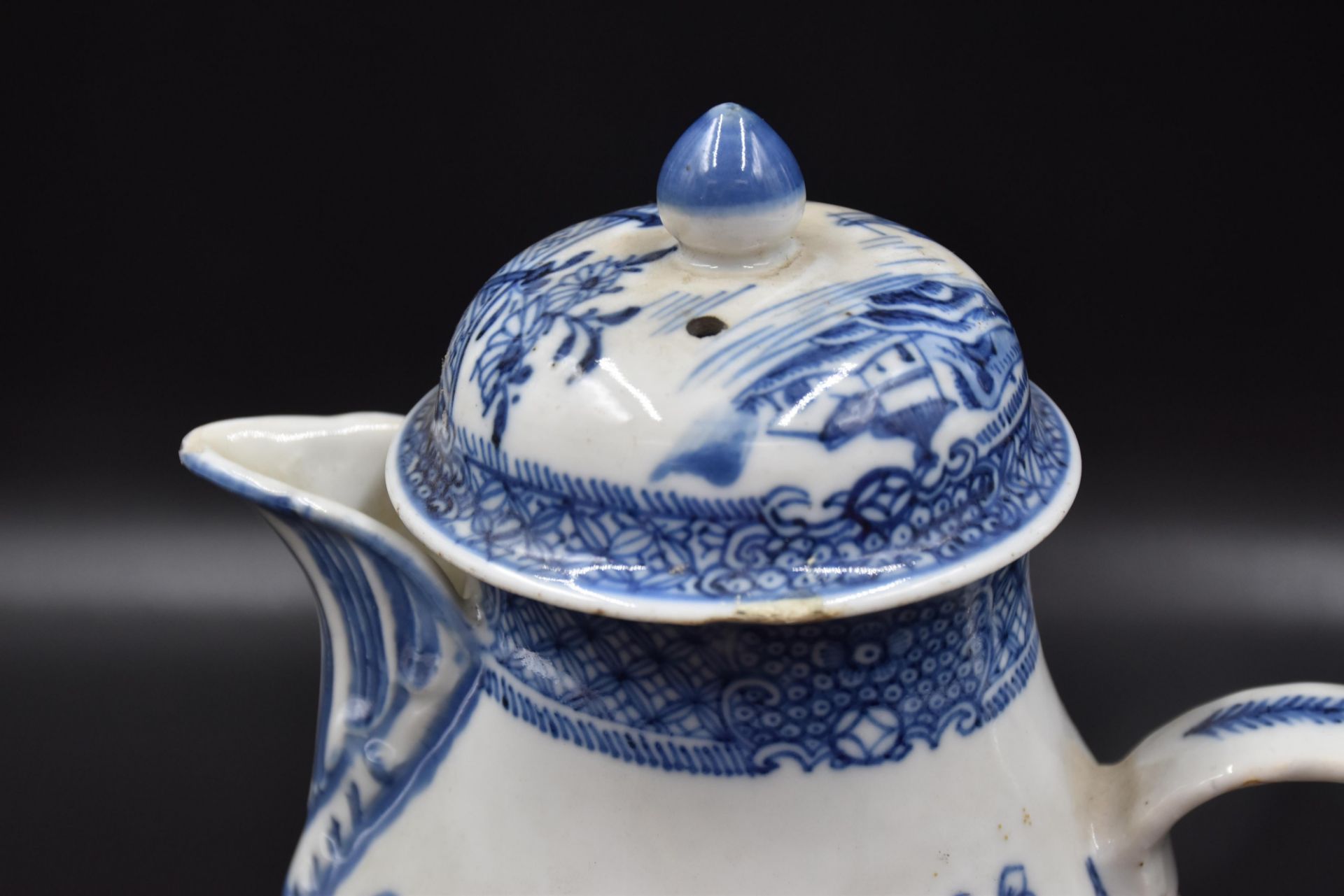 18th century Chinese porcelain coffee pot with white/blue pagoda decoration. Height : 23 cm. - Bild 3 aus 5