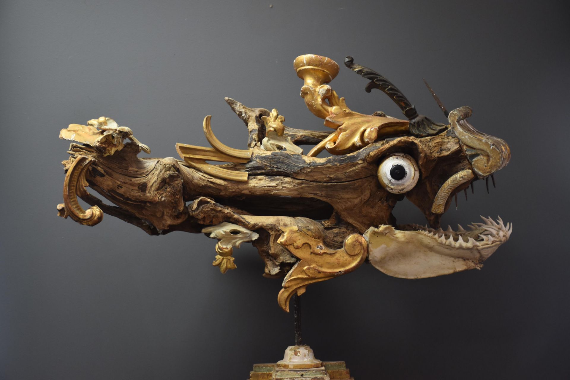 Sea dragon. Composition XXth century made of carved, gilded and patinated wood elements of the XVIII - Image 3 of 5