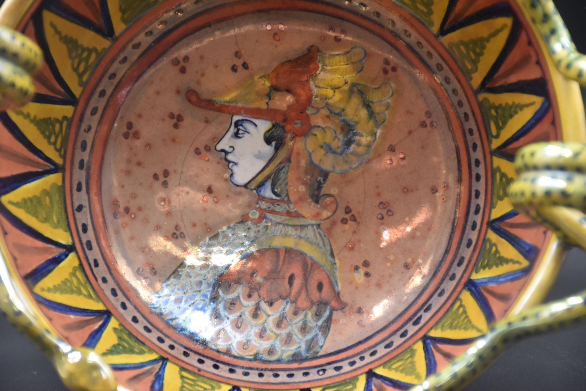 Italian earthenware vase in the taste of the Renaissance, work around 1900. Total height : 19 cm. Di - Image 3 of 5