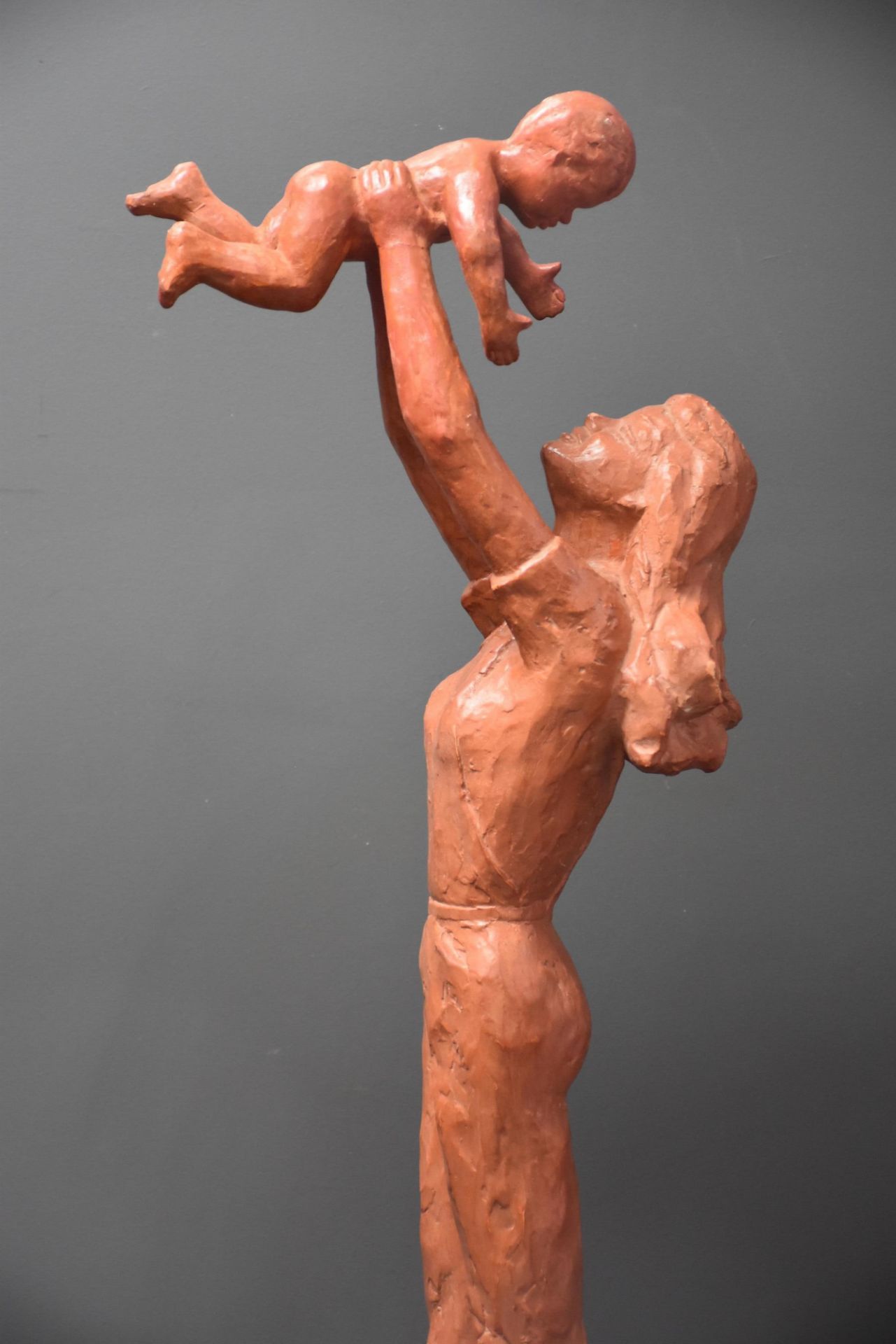 Paul SERSTE (1910-2000). Important terracotta, mother and child. Height : 80 cm. - Bild 3 aus 8