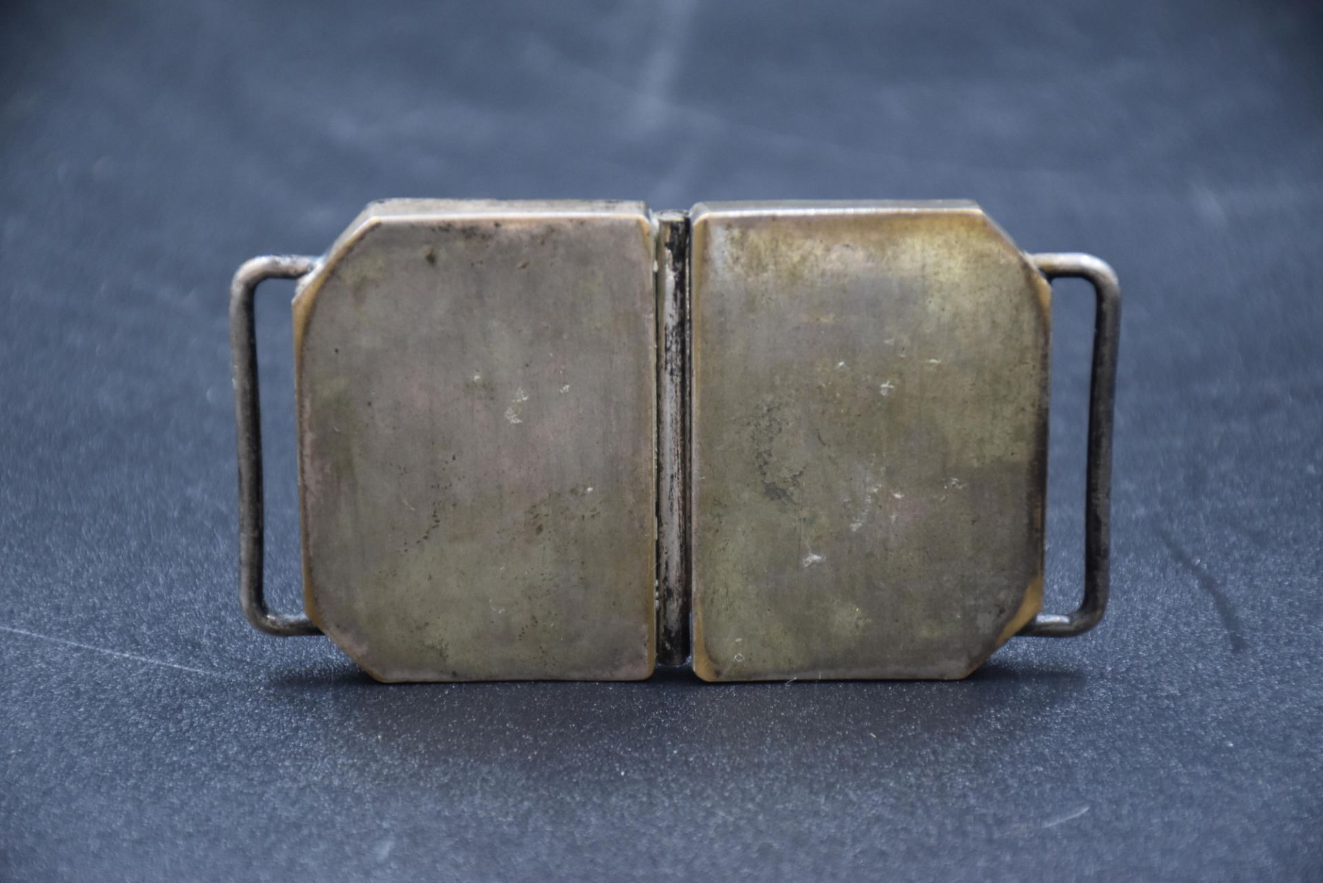 Japan (1920-1930), worked ivory belt buckle with silver plated metal frame, Dimensions : 7,5 x 5 cm - Image 3 of 3