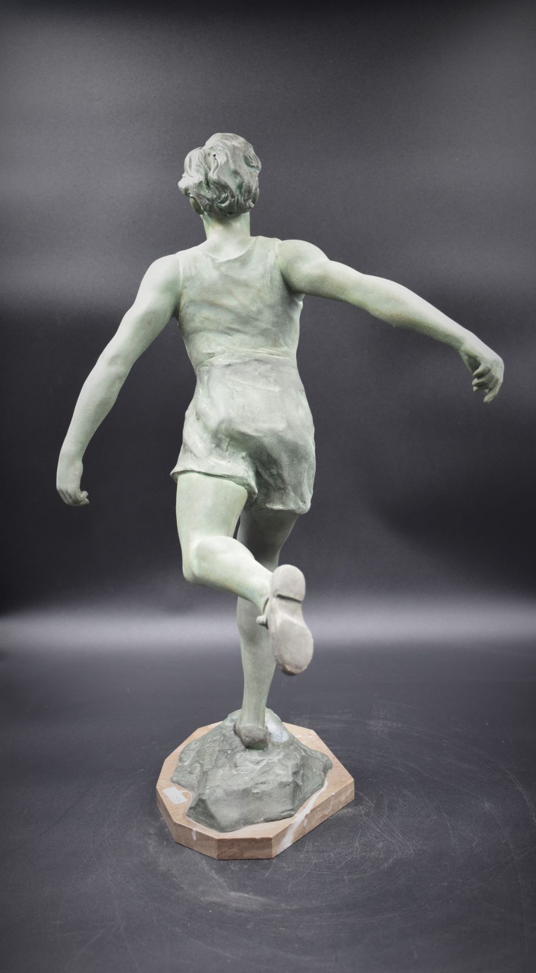 Sculpture in regula representing an athlete in race. Work around 1930 signed Lemoyne. A - Bild 4 aus 4