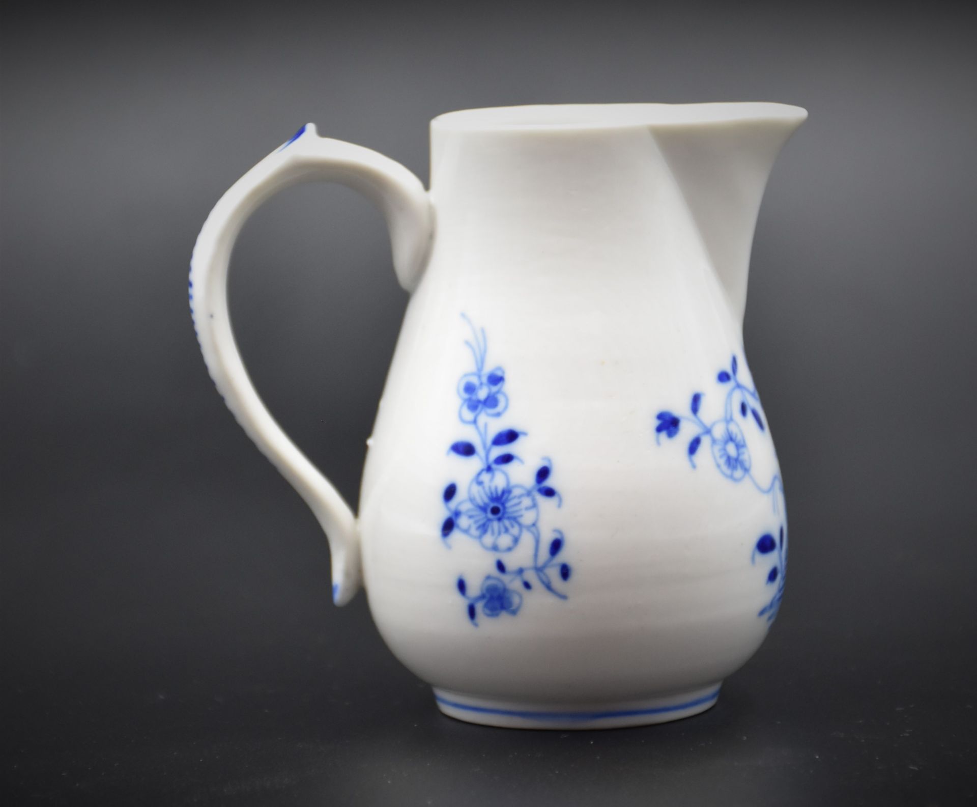 Milk pot in porcelain of Tournai. Height : 10 cm. - Bild 2 aus 4