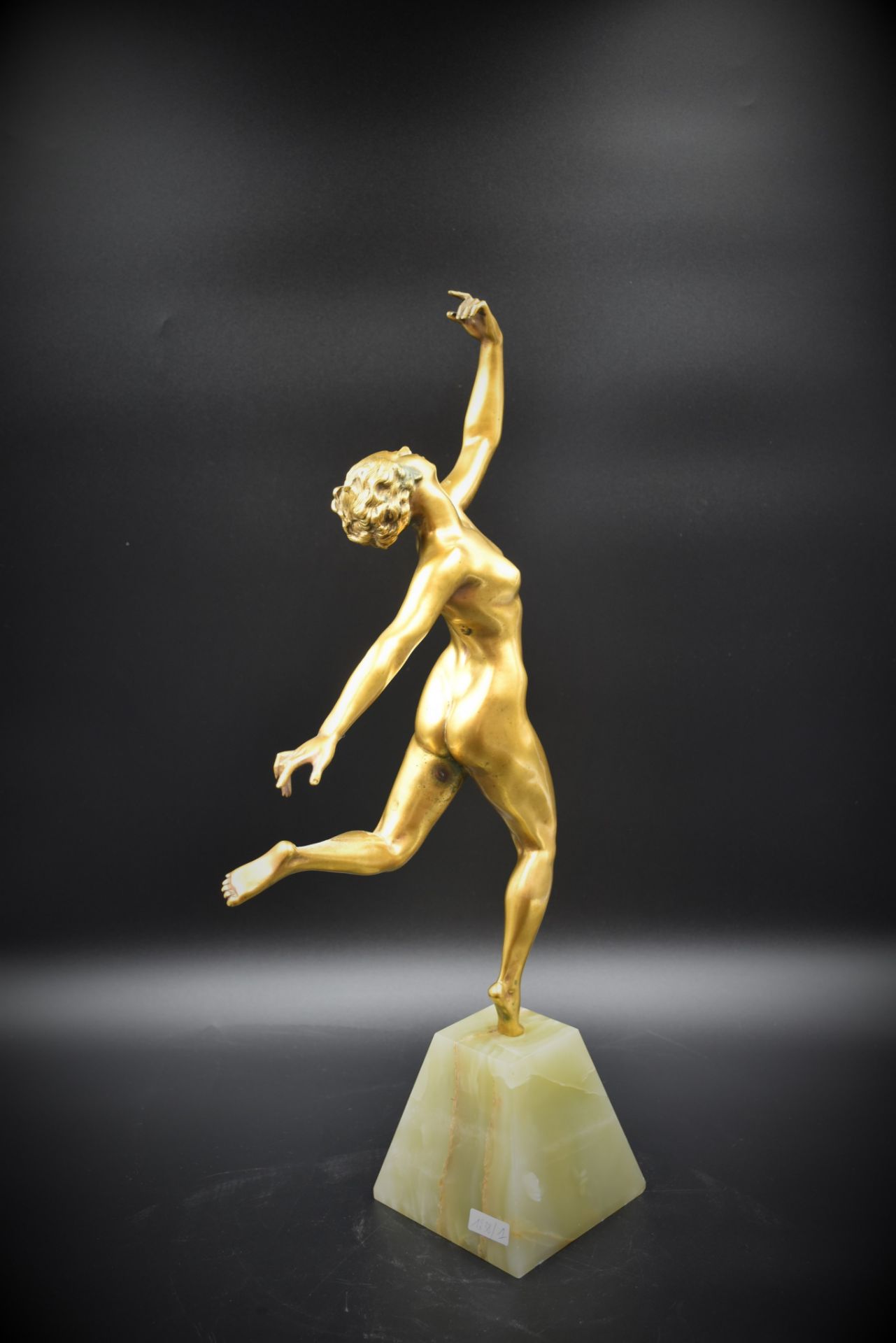 Art deco gilt bronze nude dancer. Base in green onyx. Height : 54 cm. - Bild 4 aus 5