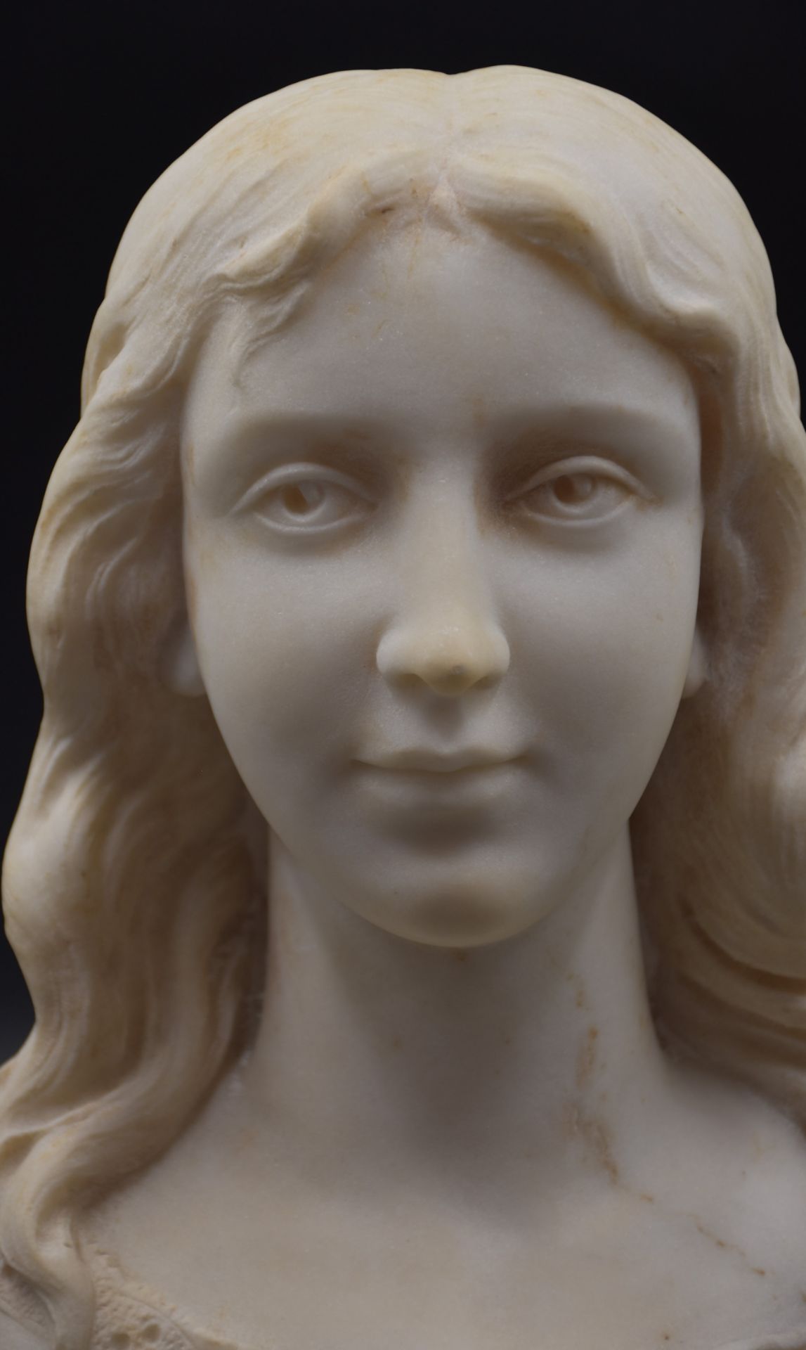 Alfredo MARCHETTI The Spring. Romantic bust in Carrara marble. Signed and titled on the back. - Image 3 of 4