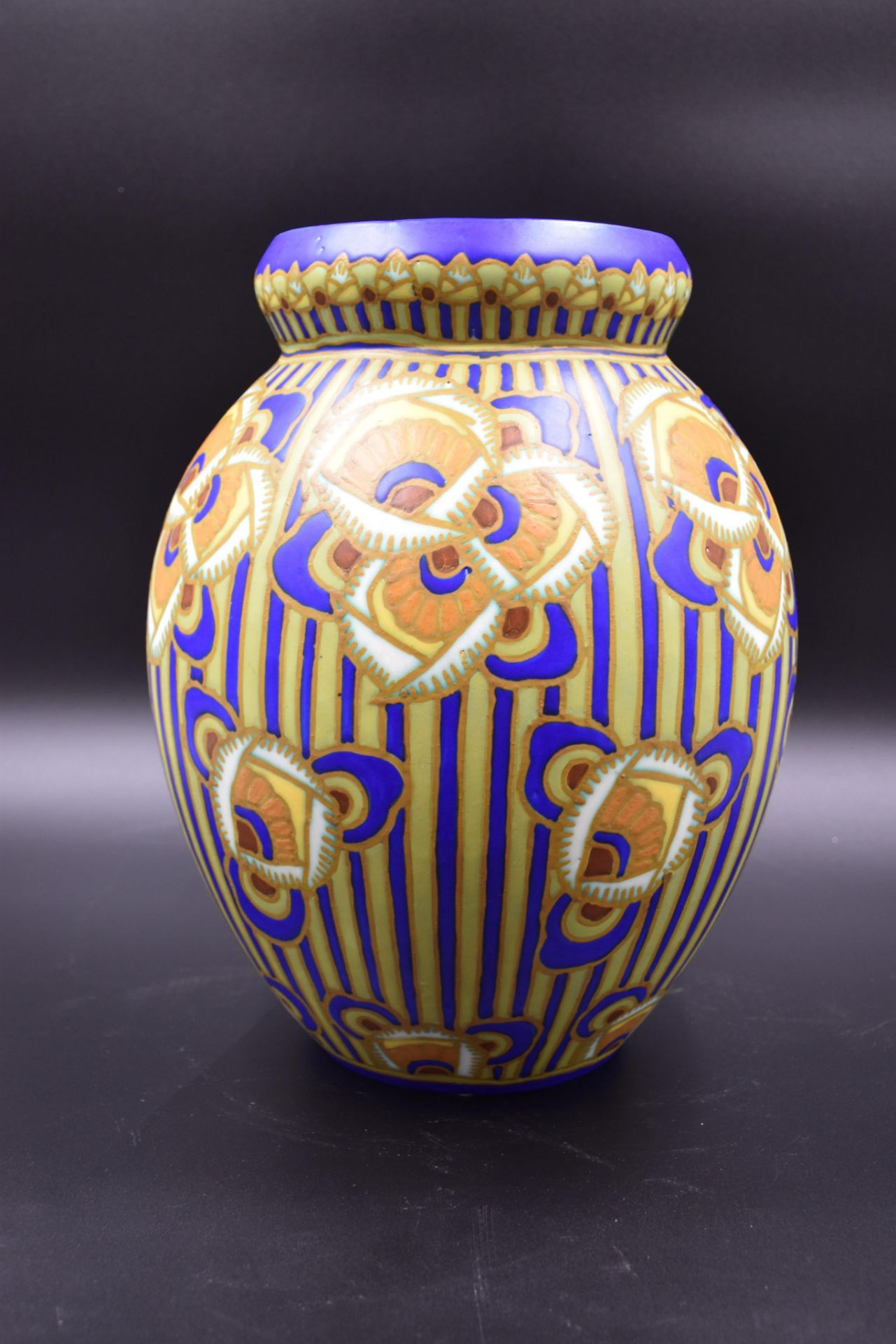 Charles CATTEAU (1880-1966). Boch Kéramis vase with matte finish art deco decoration. D.962.