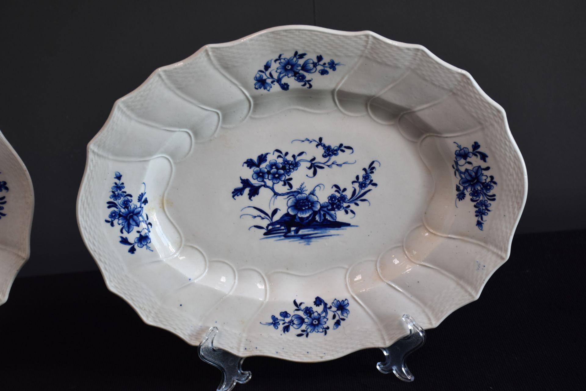Pair of oval dishes in porcelain of Tournai with Ronda decoration. Twisted ribs and wicker. Length : - Image 2 of 3