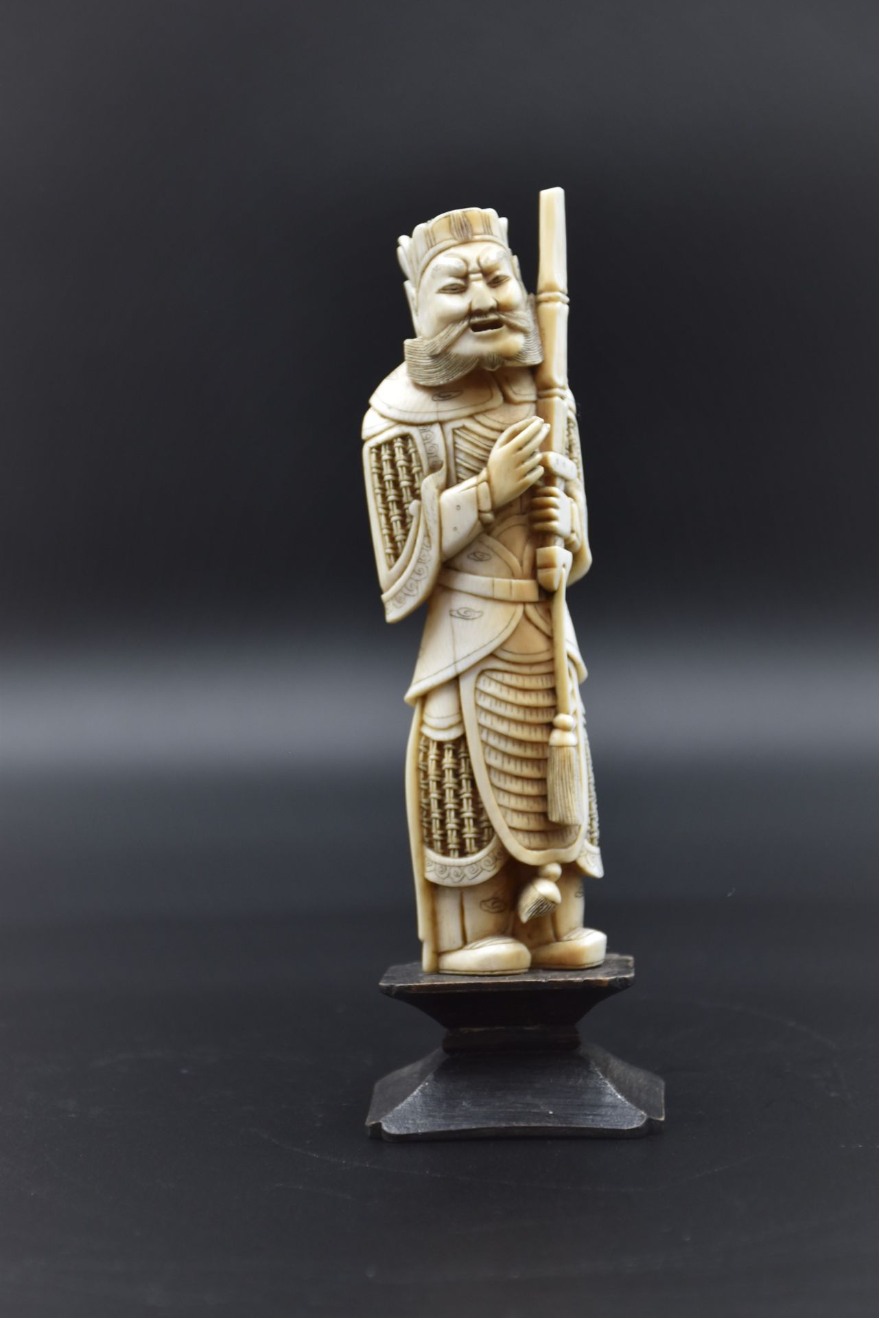 Lot of two Chinese ivory sculptures around 1900. Height: 25 cm and 17 cm. - Image 4 of 4