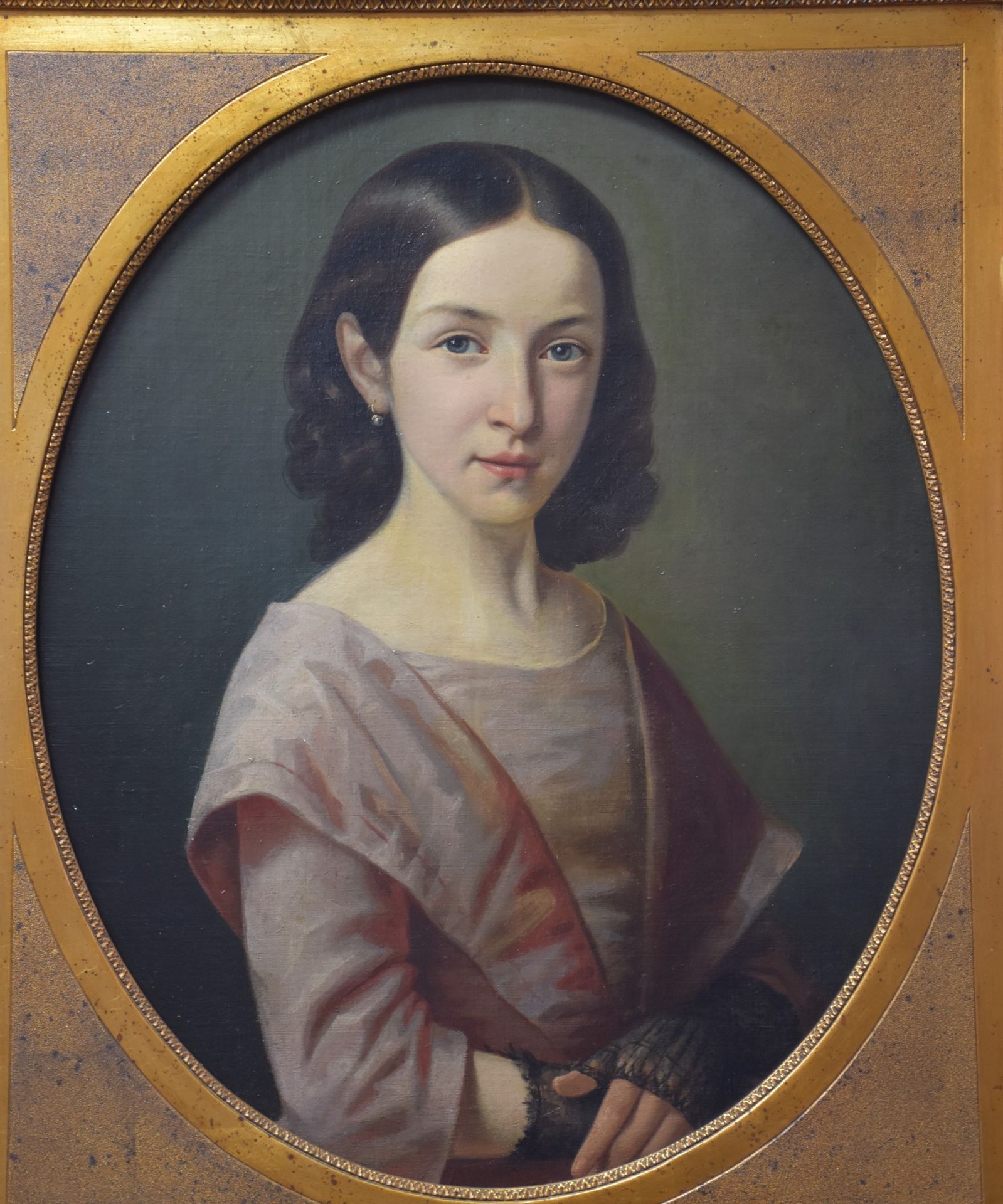 Portrait of a young girl around 1820. Oil on canvas in its beautiful gilded frame. Dimensions canvas - Image 2 of 4