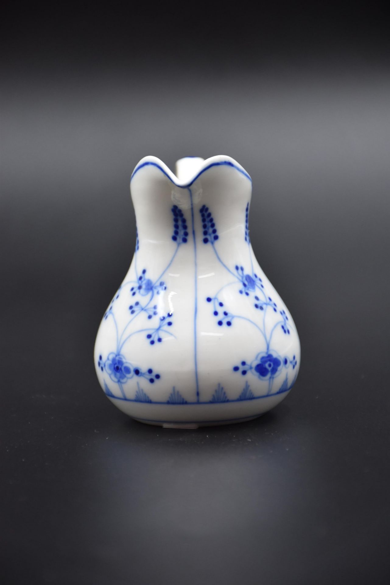 Milk pot in Tournai porcelain. Height : 8 cm. - Image 4 of 4