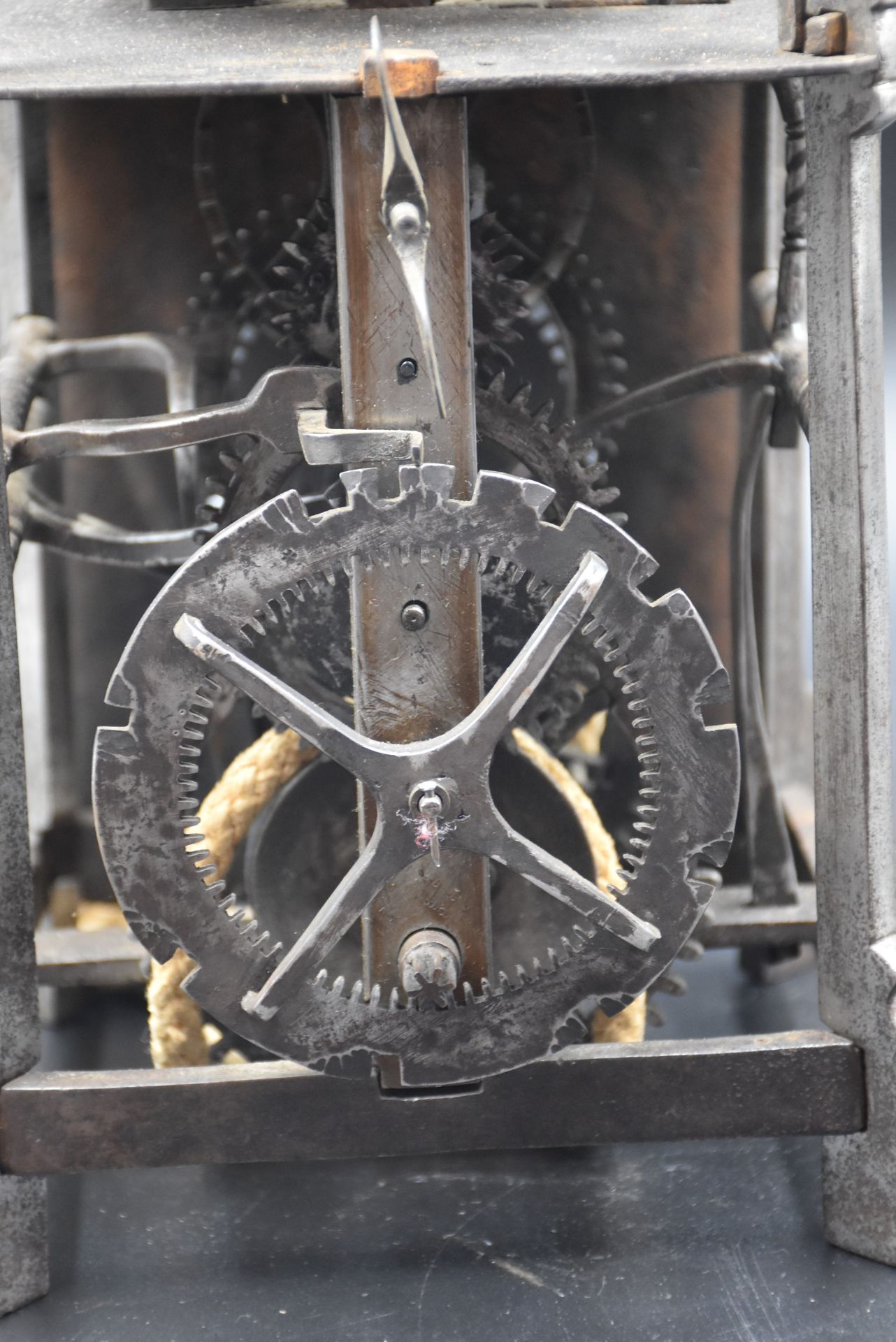 Iron lantern clock with painted dial and dated 1587 Switzerland, Winterthur. Attributed to Earhart - Bild 4 aus 4