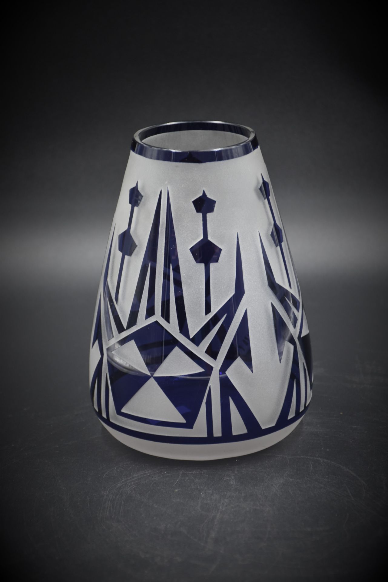 Gobena Paul BERNARD. Art Deco vase in sandblasted glass of Scailmont. Height : 20 cm. - Bild 2 aus 4