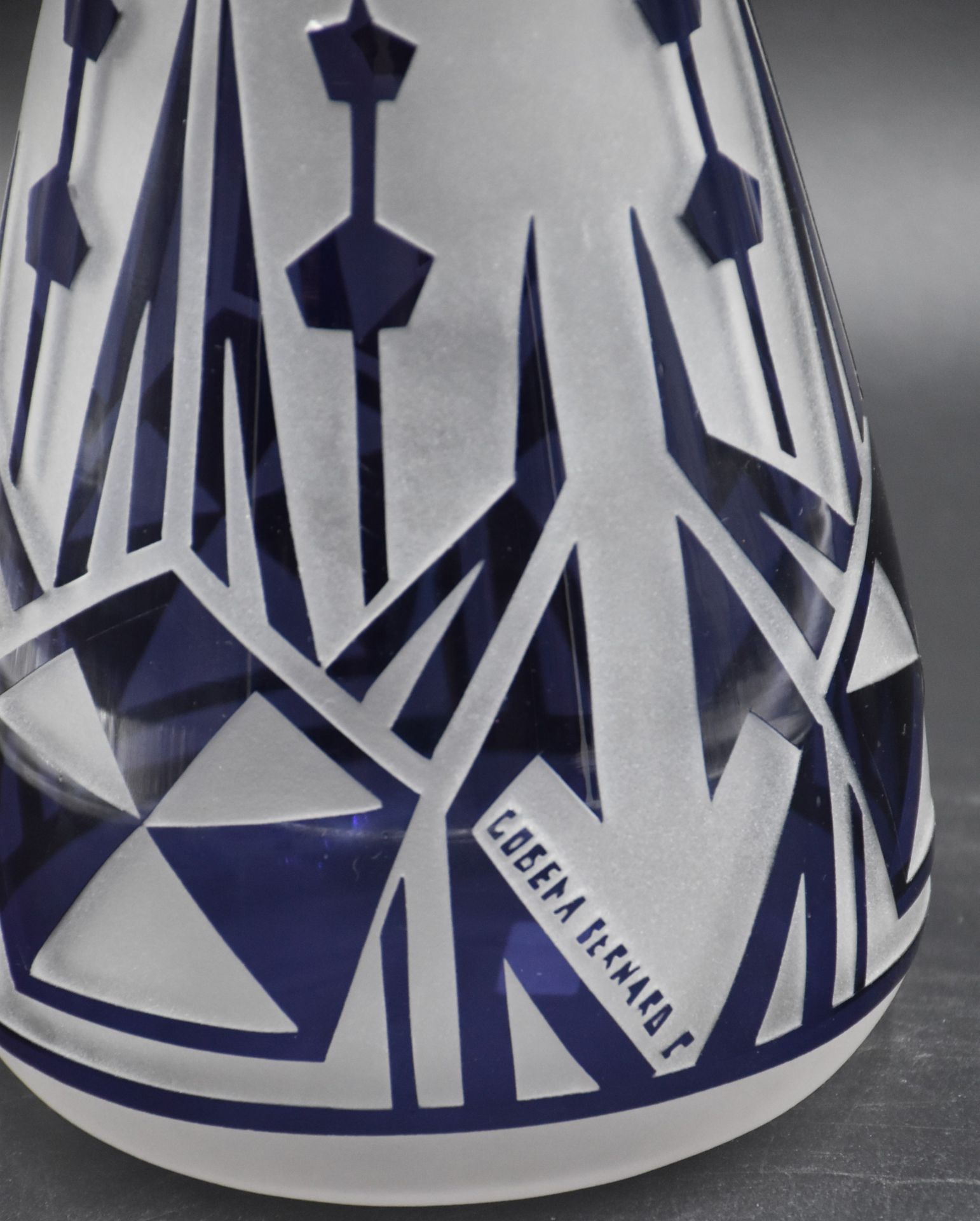 Gobena Paul BERNARD. Art Deco vase in sandblasted glass of Scailmont. Height : 20 cm. - Bild 4 aus 4