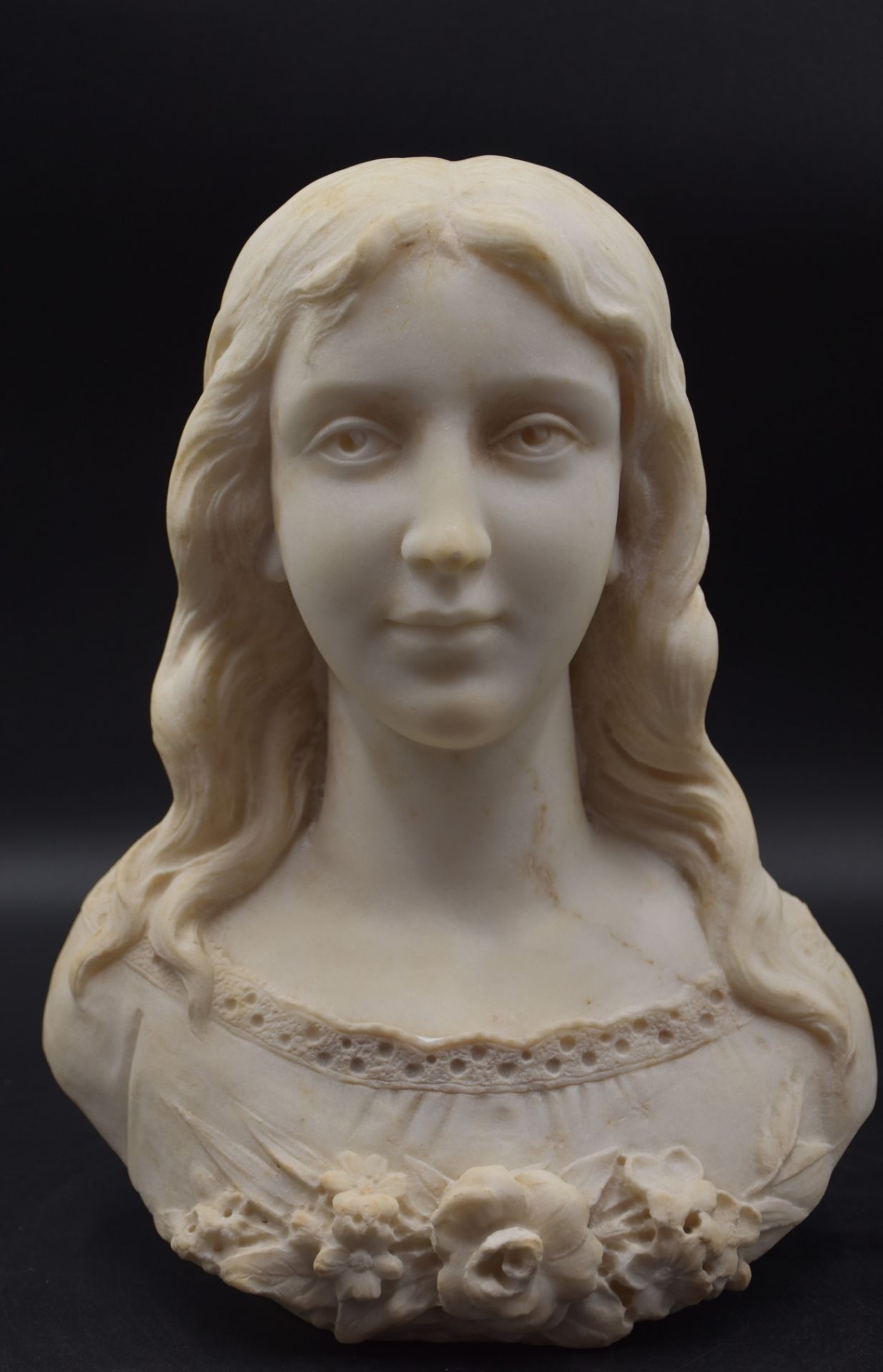 Alfredo MARCHETTI The Spring. Romantic bust in Carrara marble. Signed and titled on the back. - Image 2 of 4