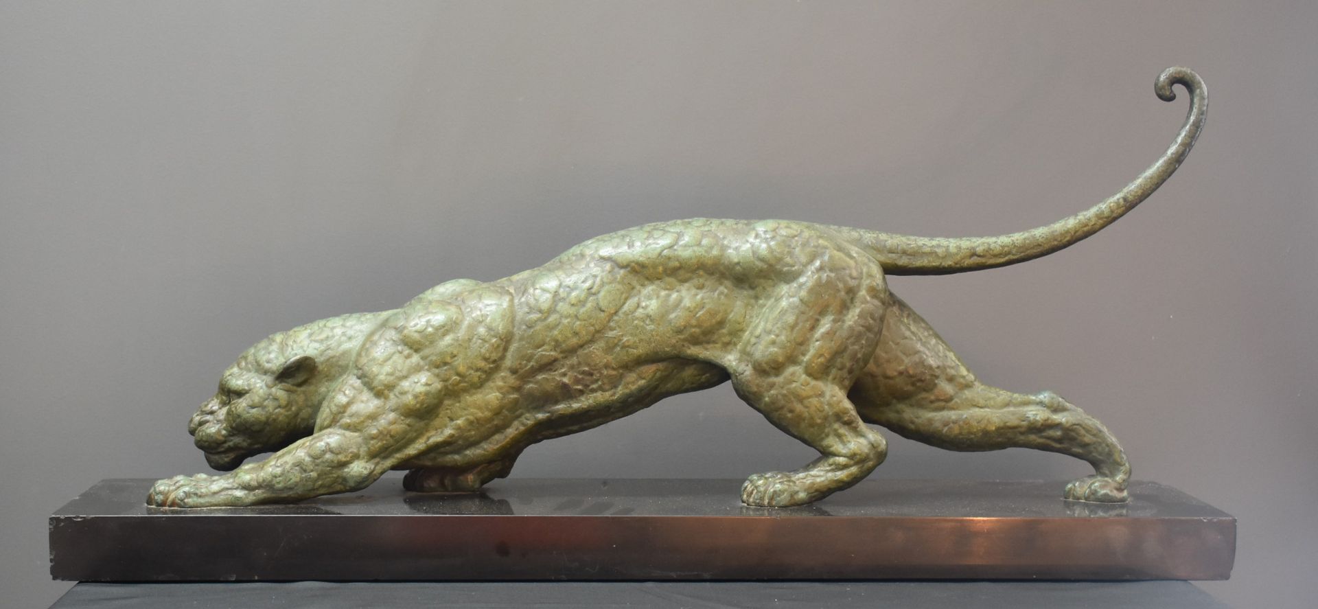 Demeter Halamb CHIPARUS (1886-1947). Panther. Regula with green patina on black marble. Signed on