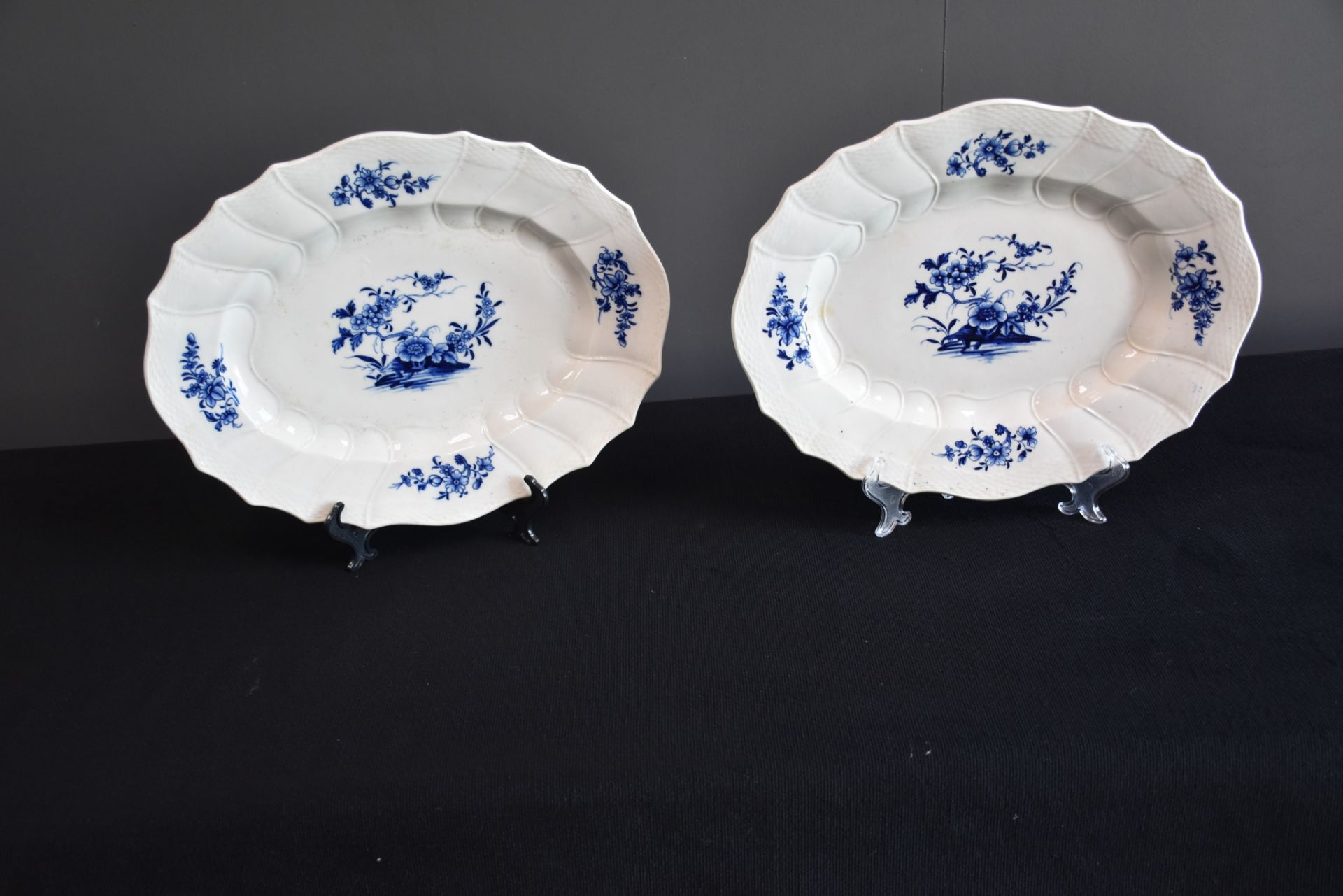 Pair of oval dishes in porcelain of Tournai with Ronda decoration. Twisted ribs and wicker. Length :