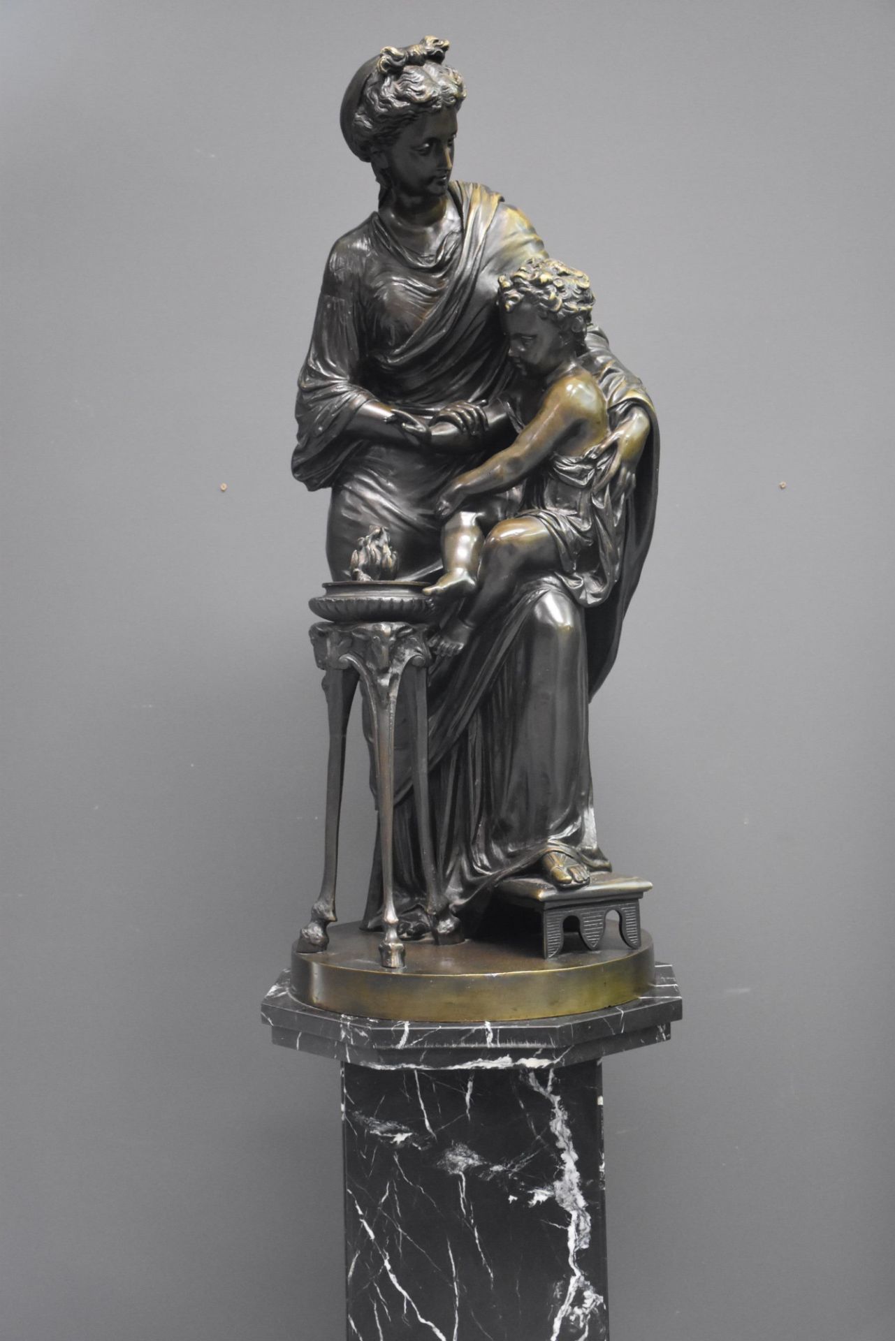 Important bronze group from the beginning of the XIXth century representing a mother and her child - Bild 2 aus 5