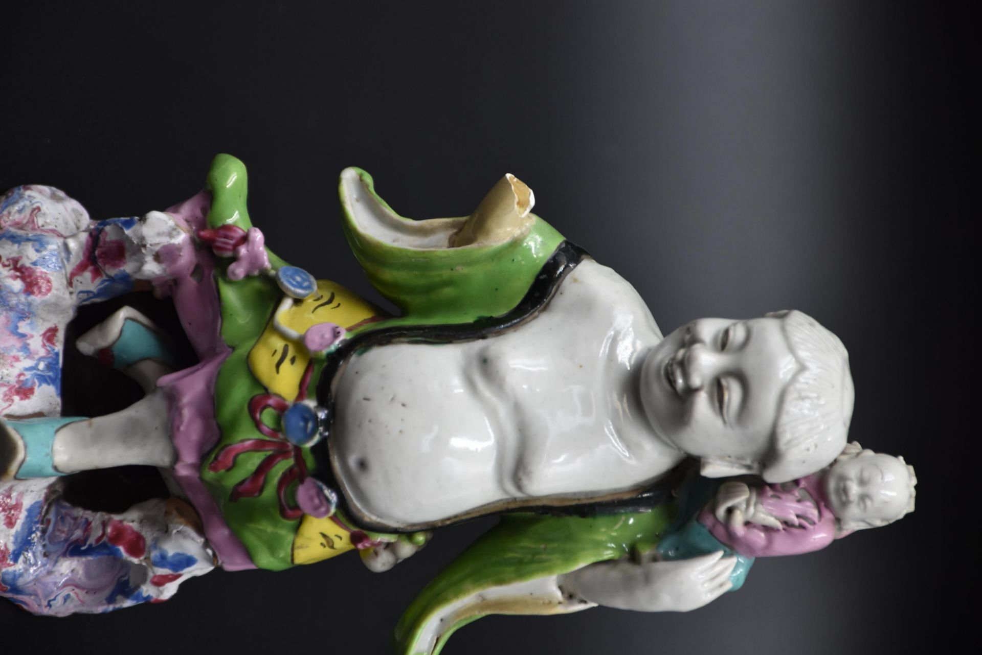 Chinese glazed stoneware polychrome subject. Kangxi period. Missing a hand. Height : 19 cm. - Bild 3 aus 5