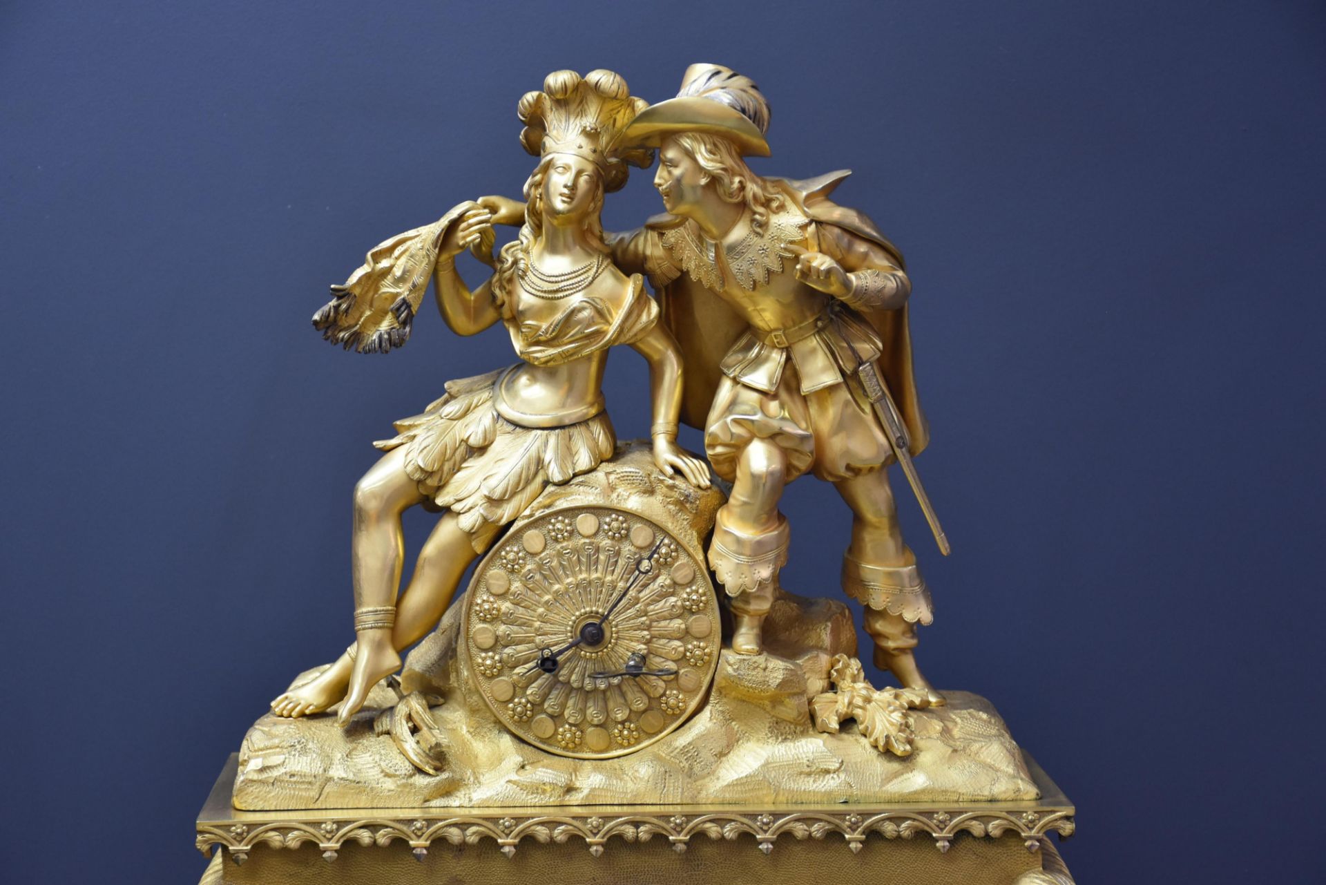 Gilt bronze clock circa 1830. The Amerindian and the colonist of the XVIIth century. Height : 51 - Image 3 of 4