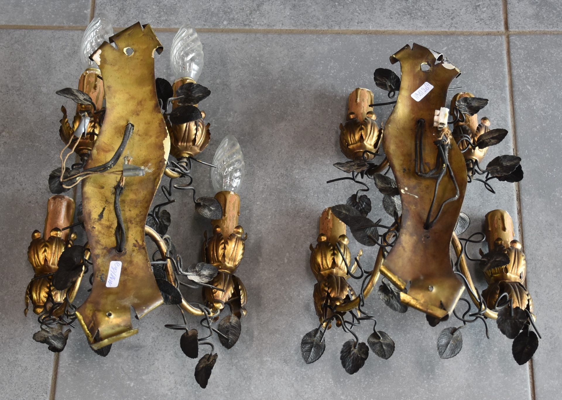 Pair of gilt metal sconces decorated with foliage. Height : 33 cm. - Bild 4 aus 4