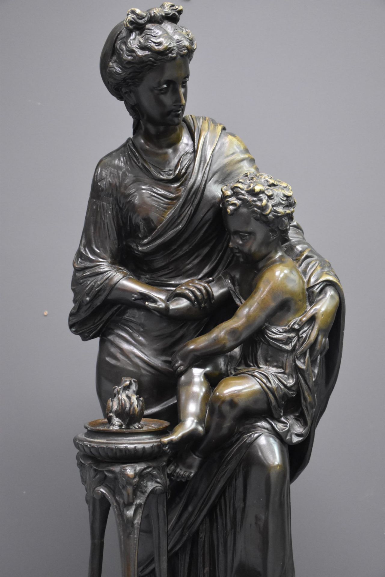 Important bronze group from the beginning of the XIXth century representing a mother and her child - Bild 3 aus 5