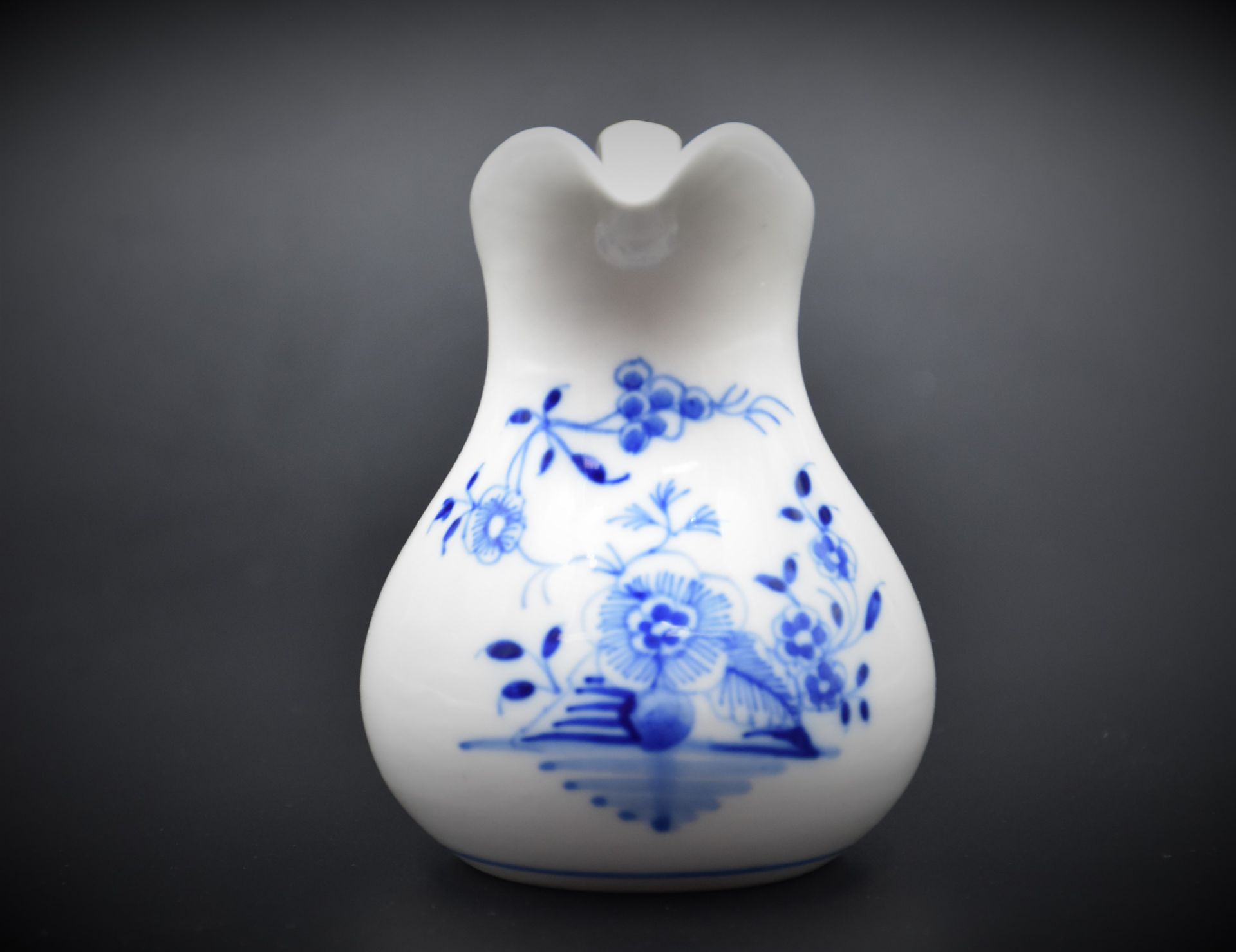 Milk pot in Tournai porcelain. Height : 8 cm. - Image 2 of 4