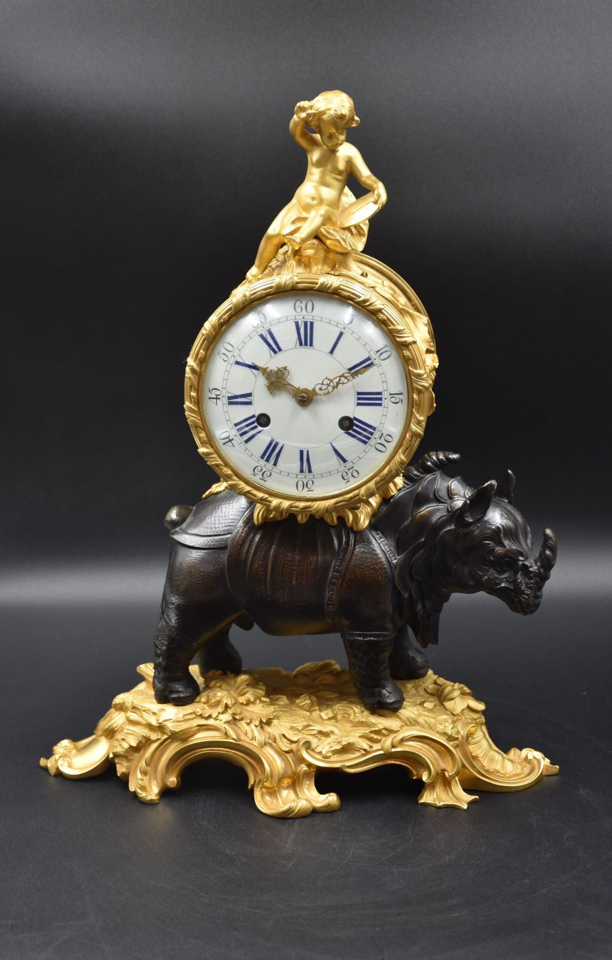 Rocaille clock with rhinoceros in gilt bronze and patina. French quality work from the beginning