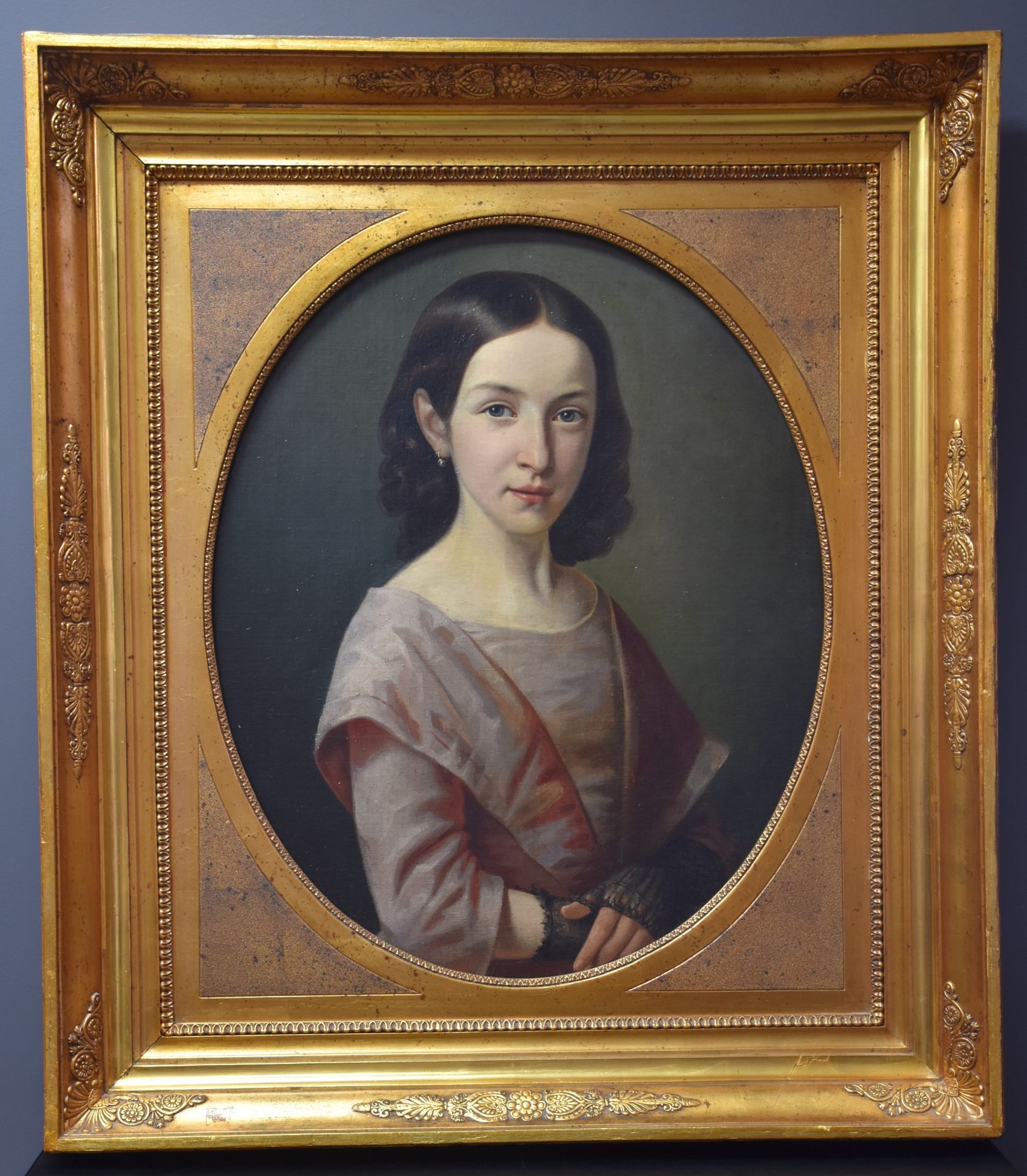 Portrait of a young girl around 1820. Oil on canvas in its beautiful gilded frame. Dimensions canvas