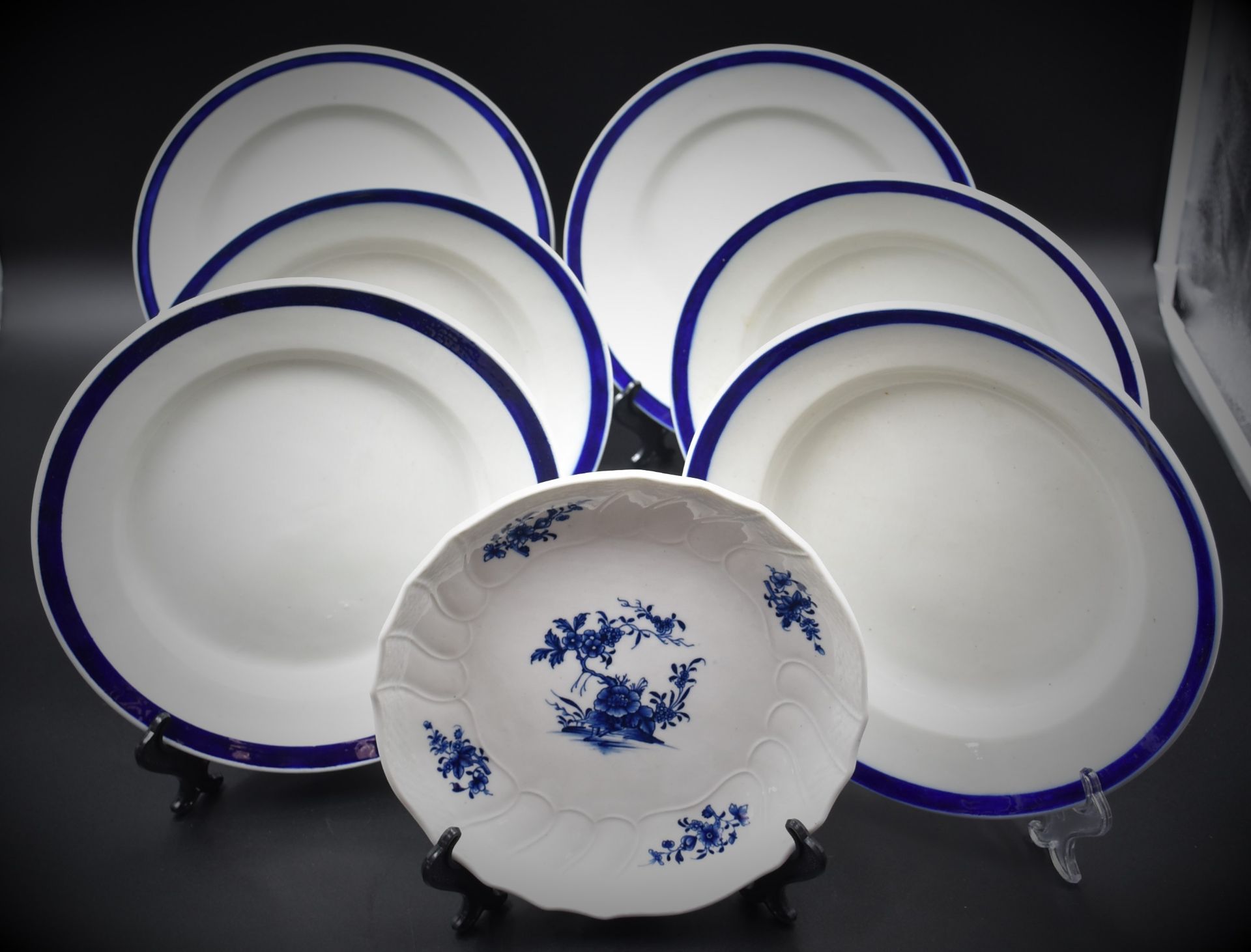 Set of six porcelain plates of Tournai decorated with a blue border. There is a compotier with a