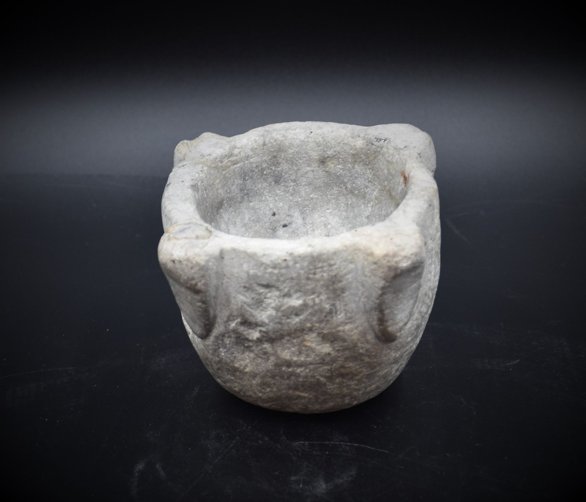 Medieval mortar in carved stone. Height : 10,5 cm. Width : 12 cm. - Image 2 of 2