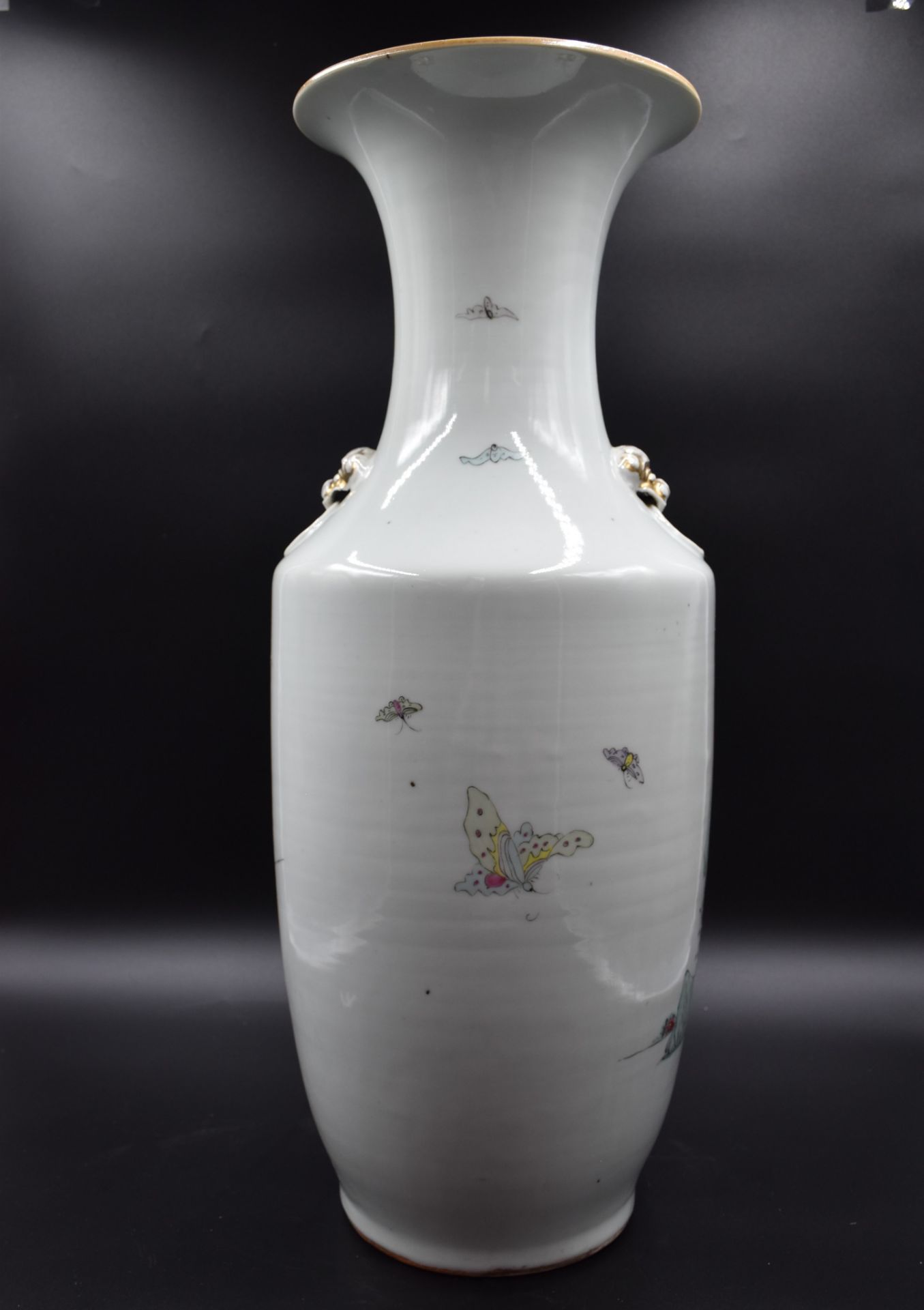 Chinese porcelain vase decorated with elegant women. Height : 58 cm. - Bild 2 aus 2