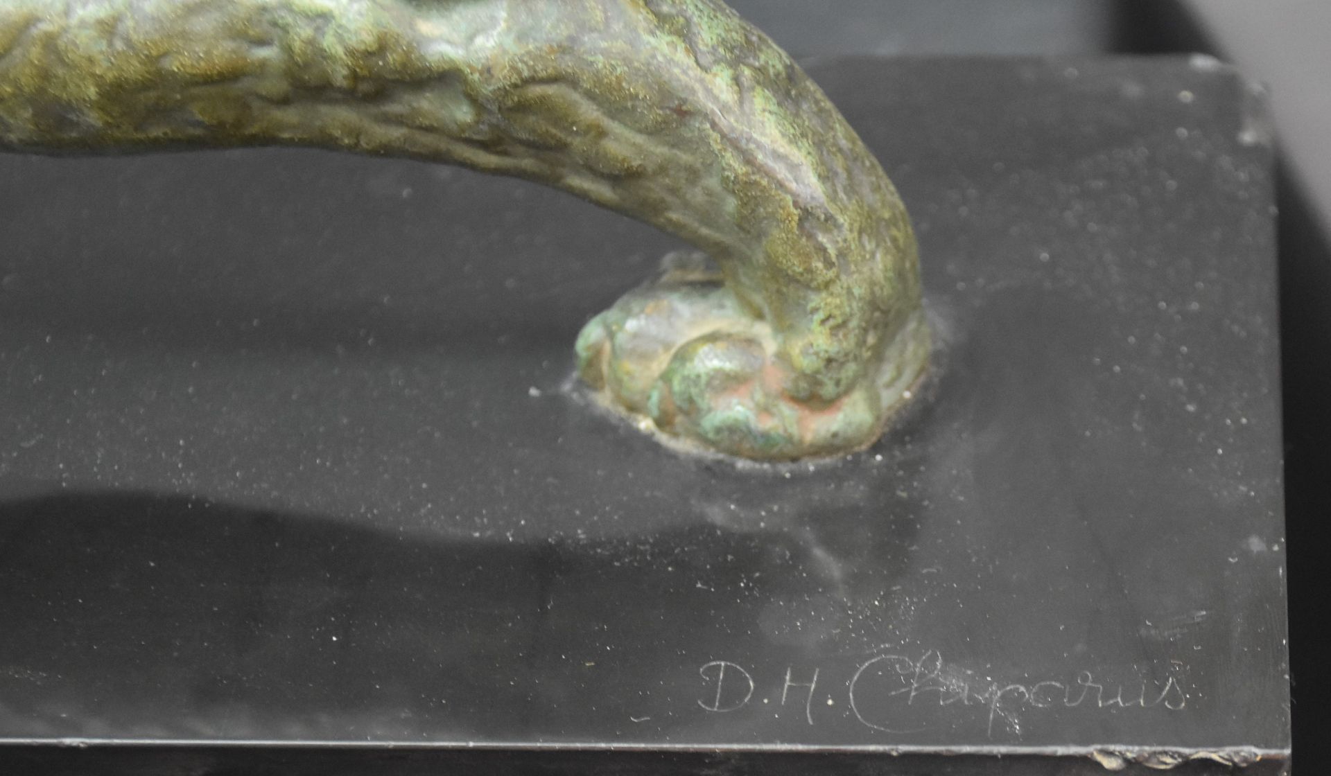 Demeter Halamb CHIPARUS (1886-1947). Panther. Regula with green patina on black marble. Signed on - Bild 2 aus 3