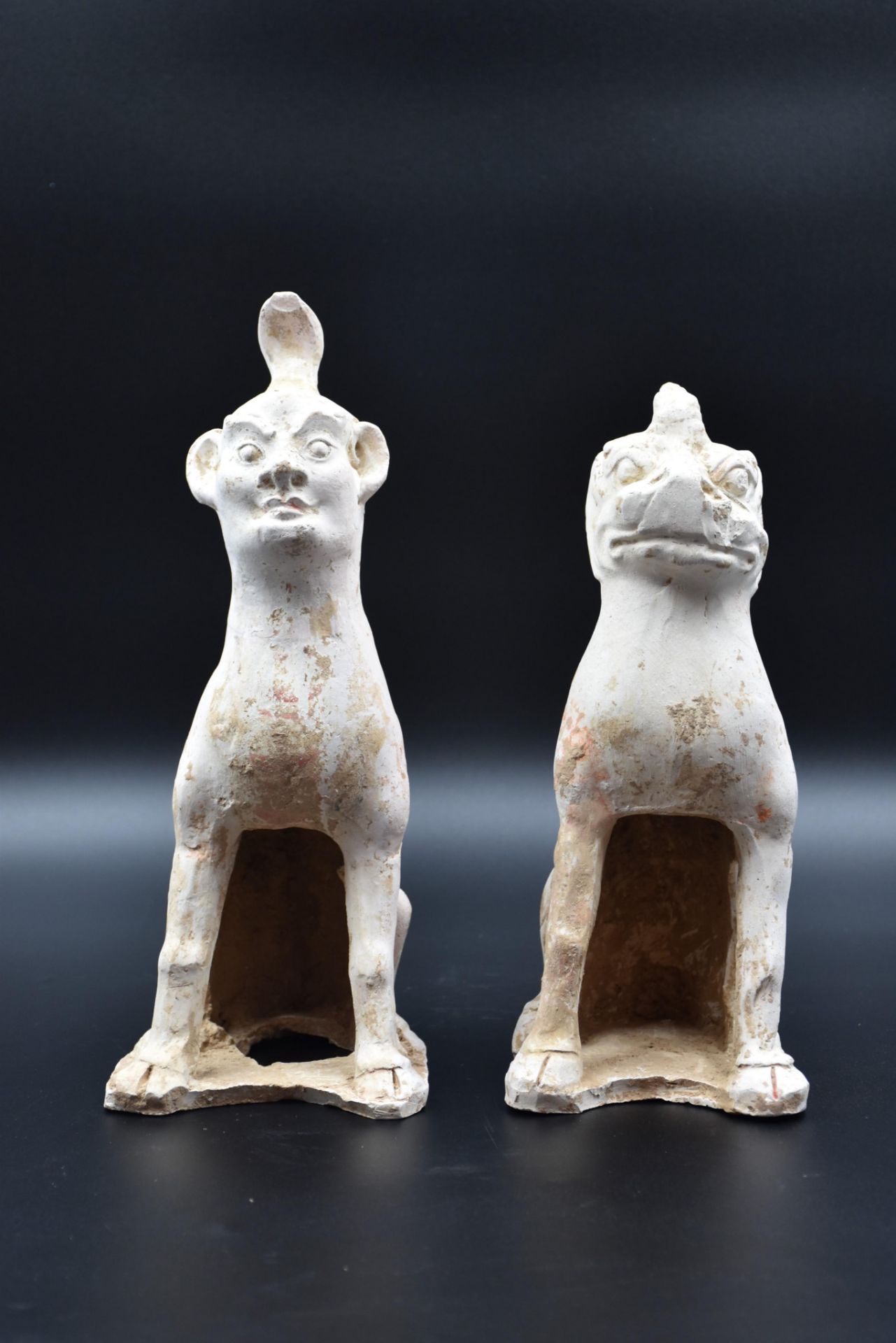 Two earthenware statues, Tang Dynasty (618-907), with thermoluminescence certificate and certificate