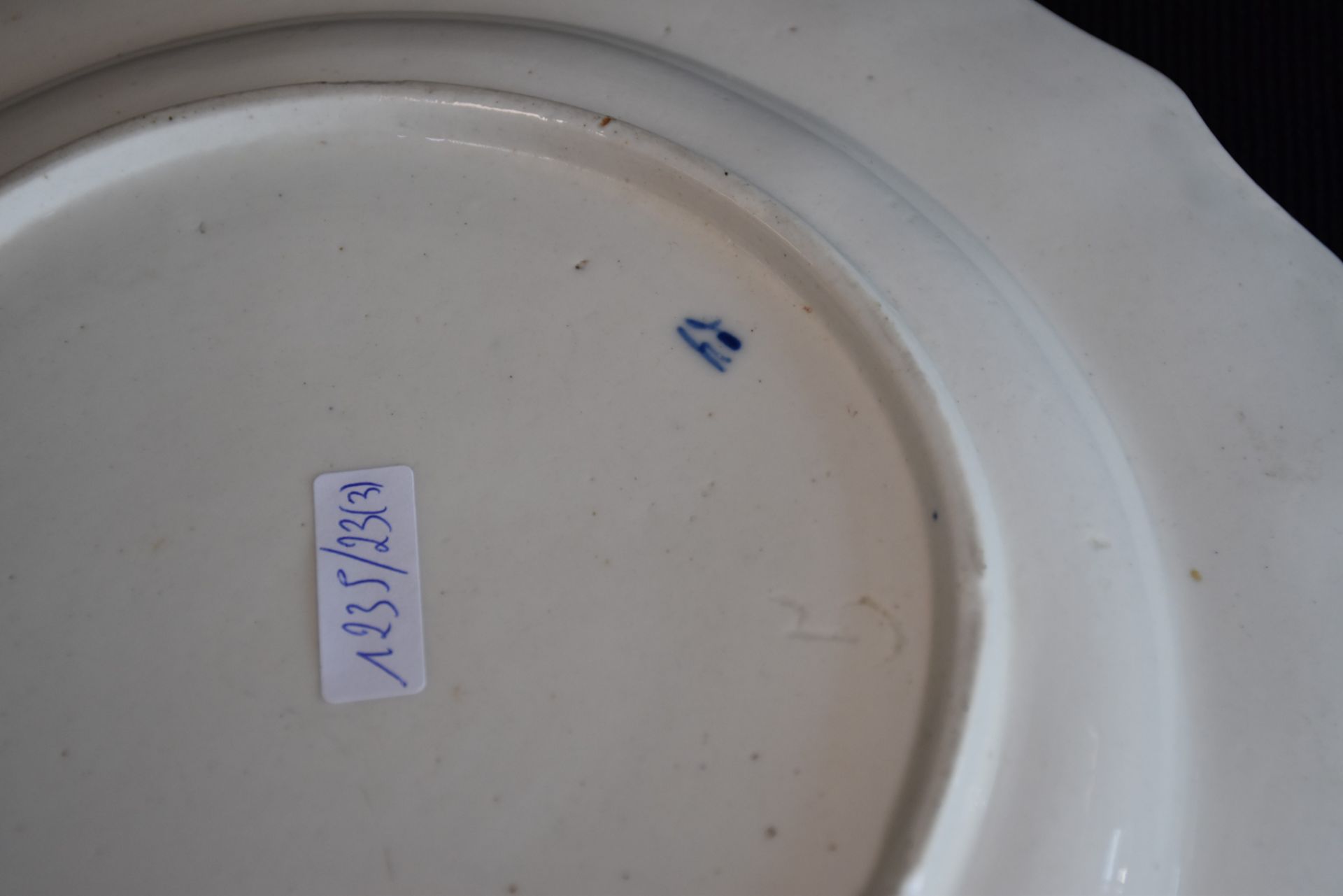 Set of three Tournai porcelain round dishes. - Image 4 of 4