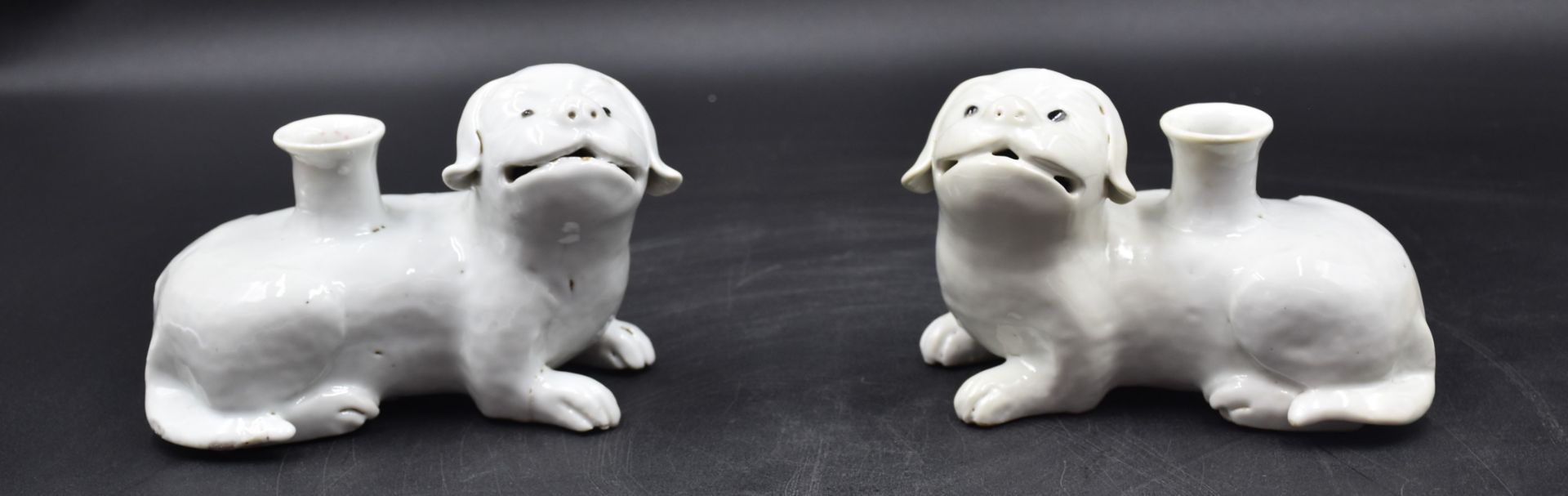 Pair of Noh dogs as candlesticks. White Chinese porcelain. Height : 12 cm. Old restoration on the