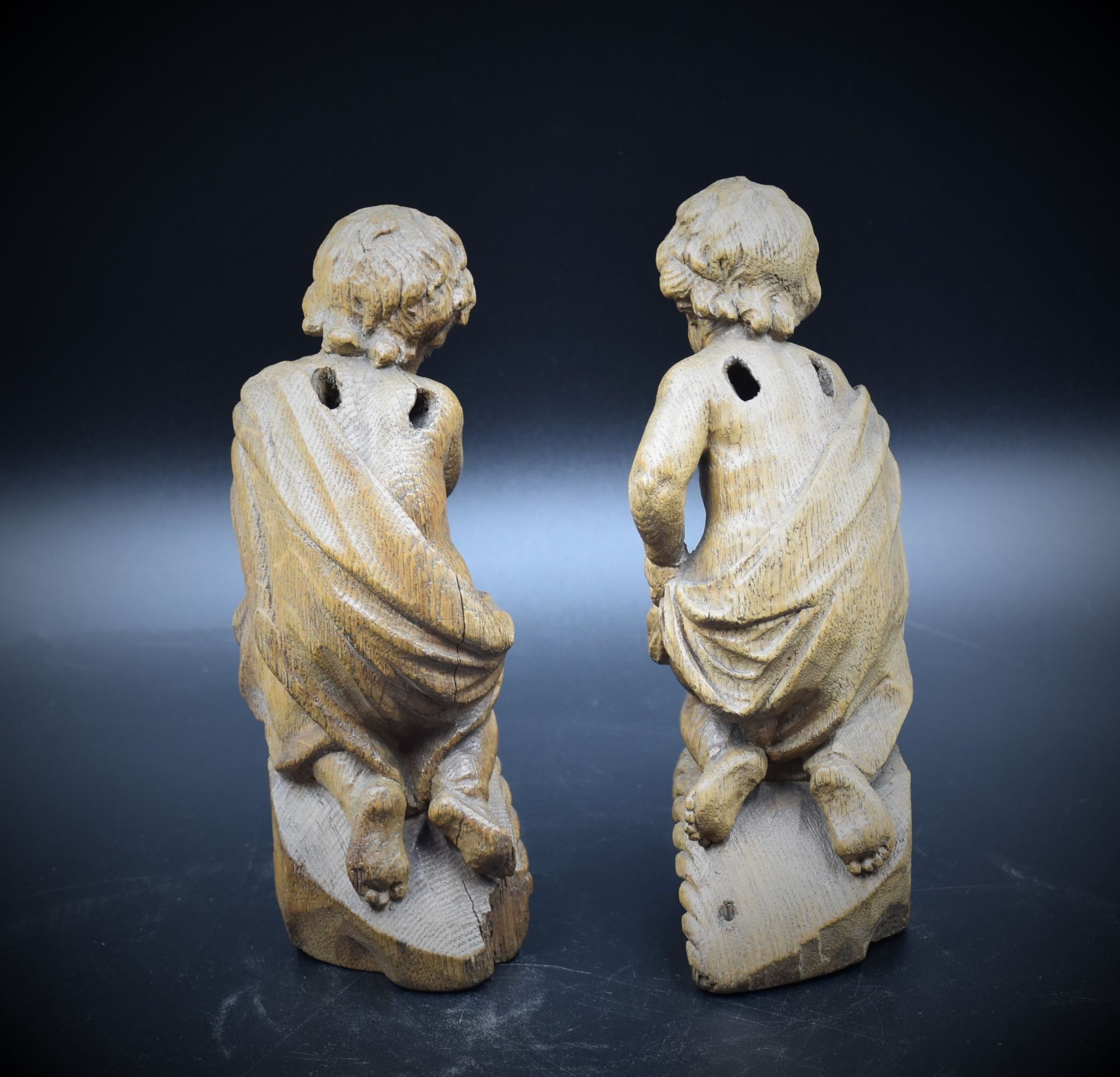 Couple of cherubs in carved wood XVIIIth century. Missing wings. Height : 22 cm. - Image 3 of 3