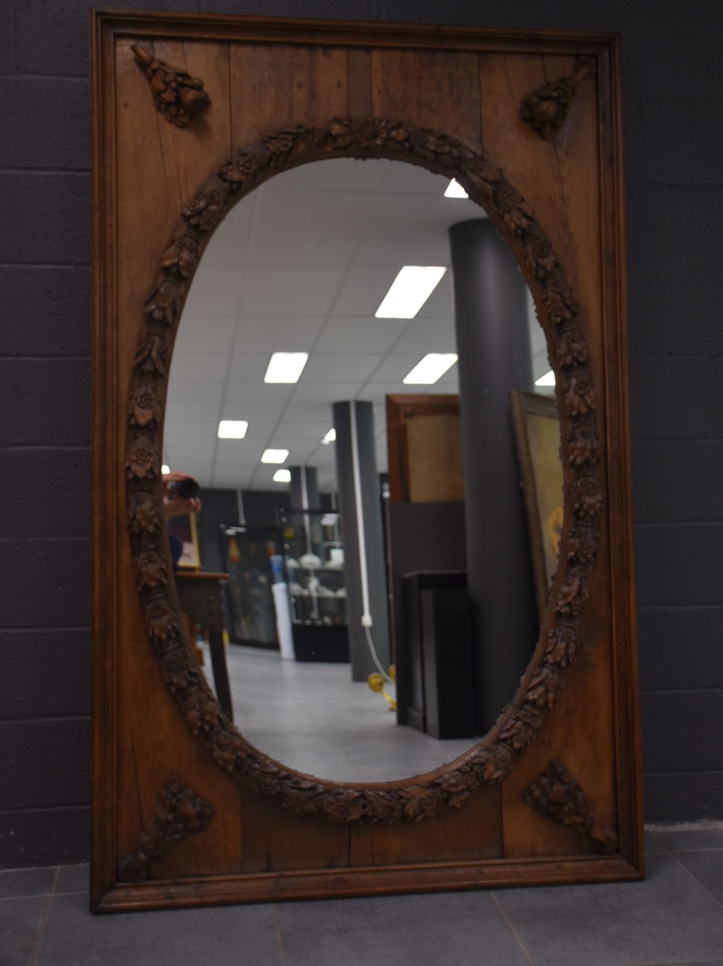 Imposing Italian mirror in carved wood. Missing a small rose window in the upper left corner. Height - Bild 5 aus 5