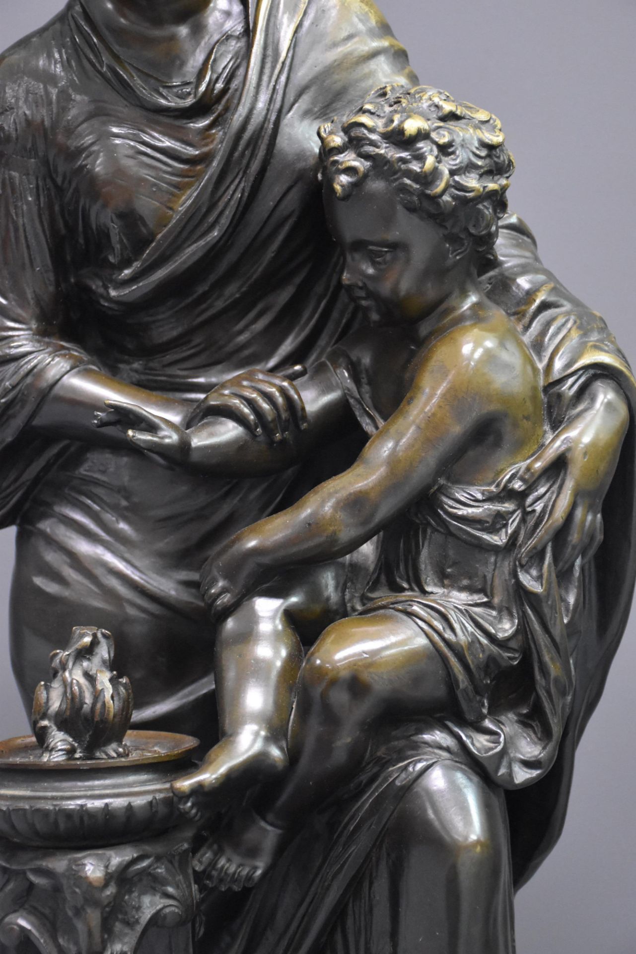 Important bronze group from the beginning of the XIXth century representing a mother and her child - Bild 4 aus 5