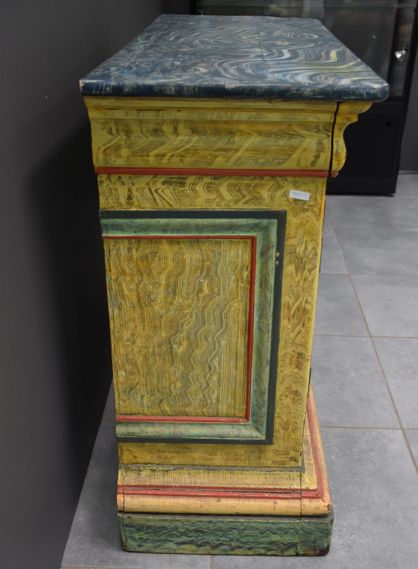 Small piece of furniture with patina on all sides. Around 1840. Height : 88 cm. Length : 100 cm. - Bild 3 aus 3