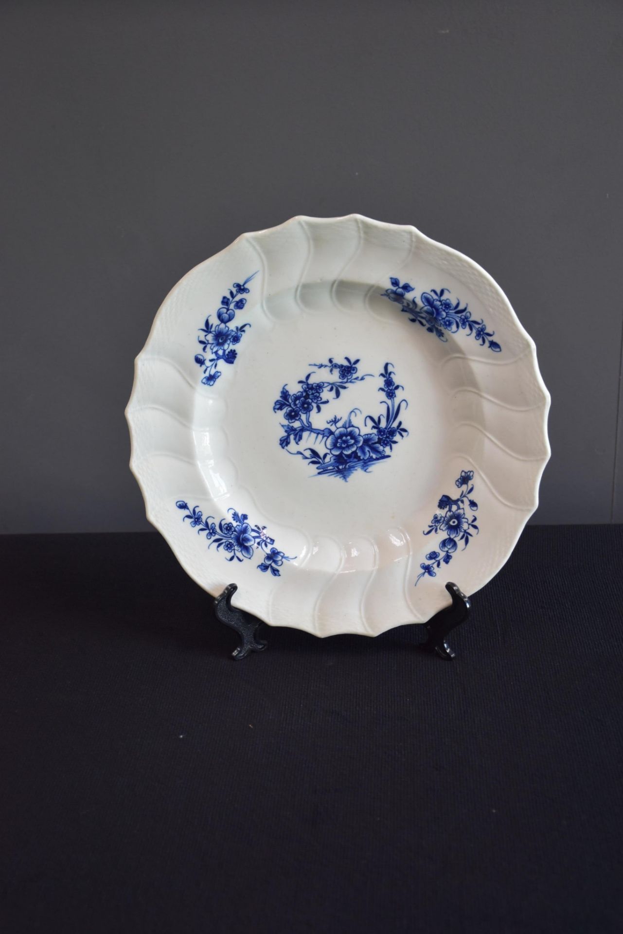 Set of three Tournai porcelain round dishes. - Image 2 of 4
