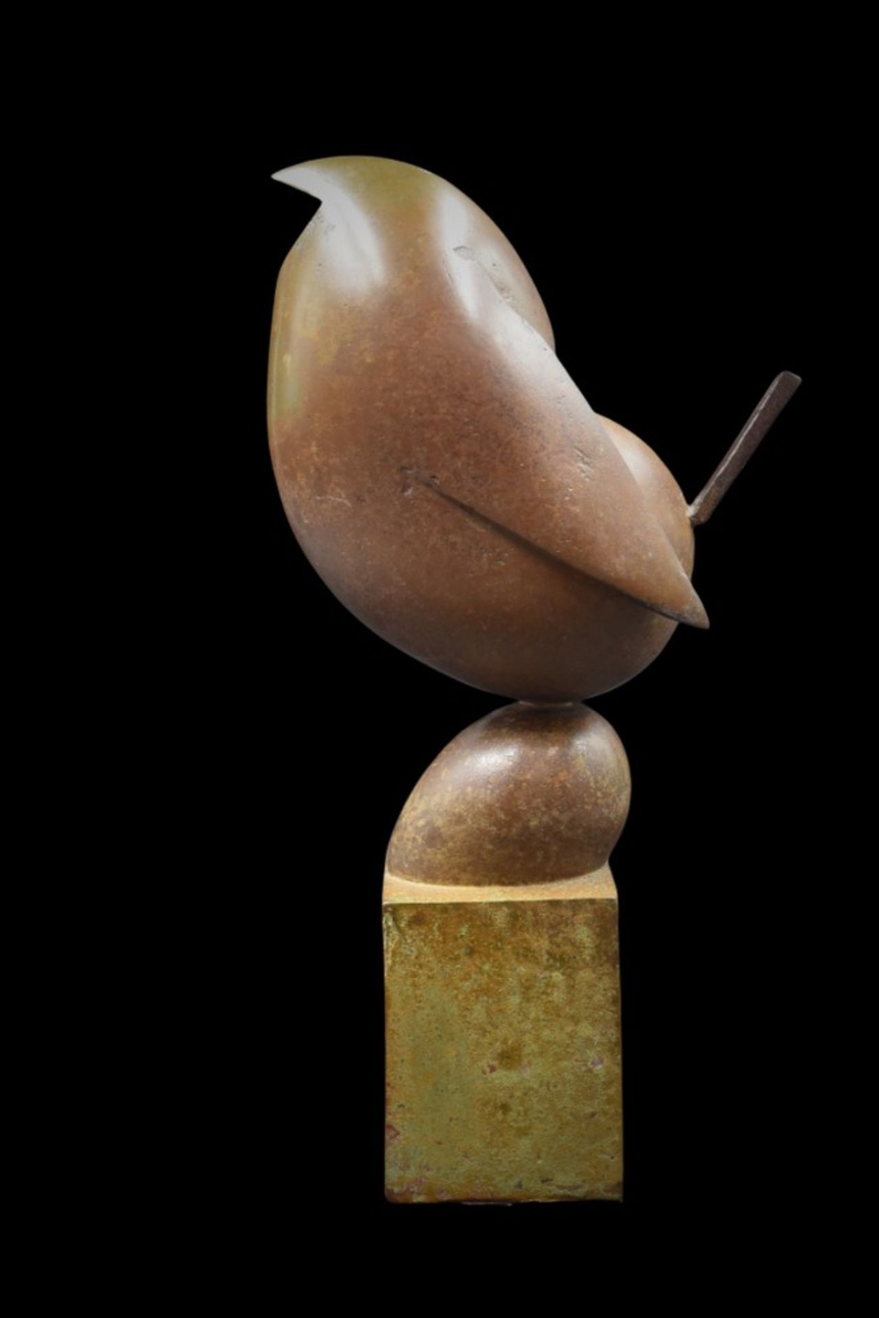 J. COENEN (1945) Stylized chick in bronze. Ht : 38 cm.
