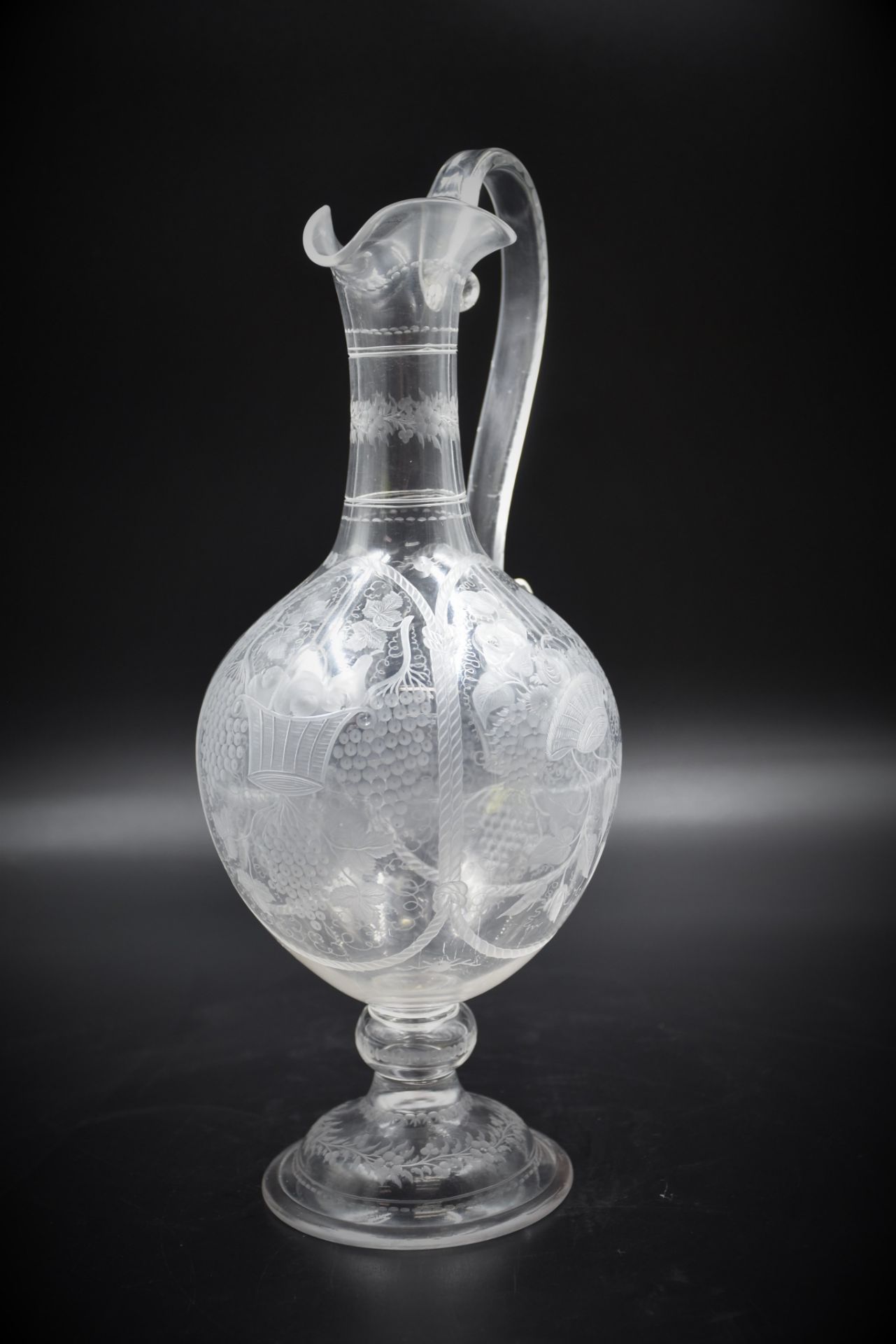 Crystal decanter engraved with the wheel of flowered baskets. Beginning of the XIXth century. Height - Bild 2 aus 3